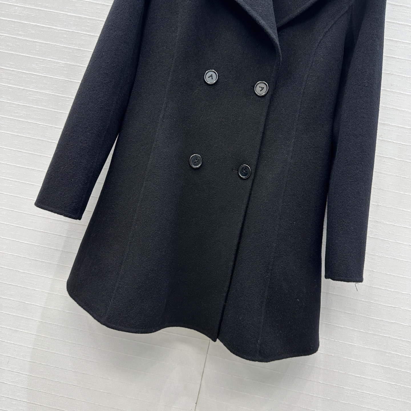 独家首发❤️高端原单品质！Alai*秋冬法式复古穿搭手工羊绒大衣外套！利落有型大翻领 双排扣设计A摆剪裁