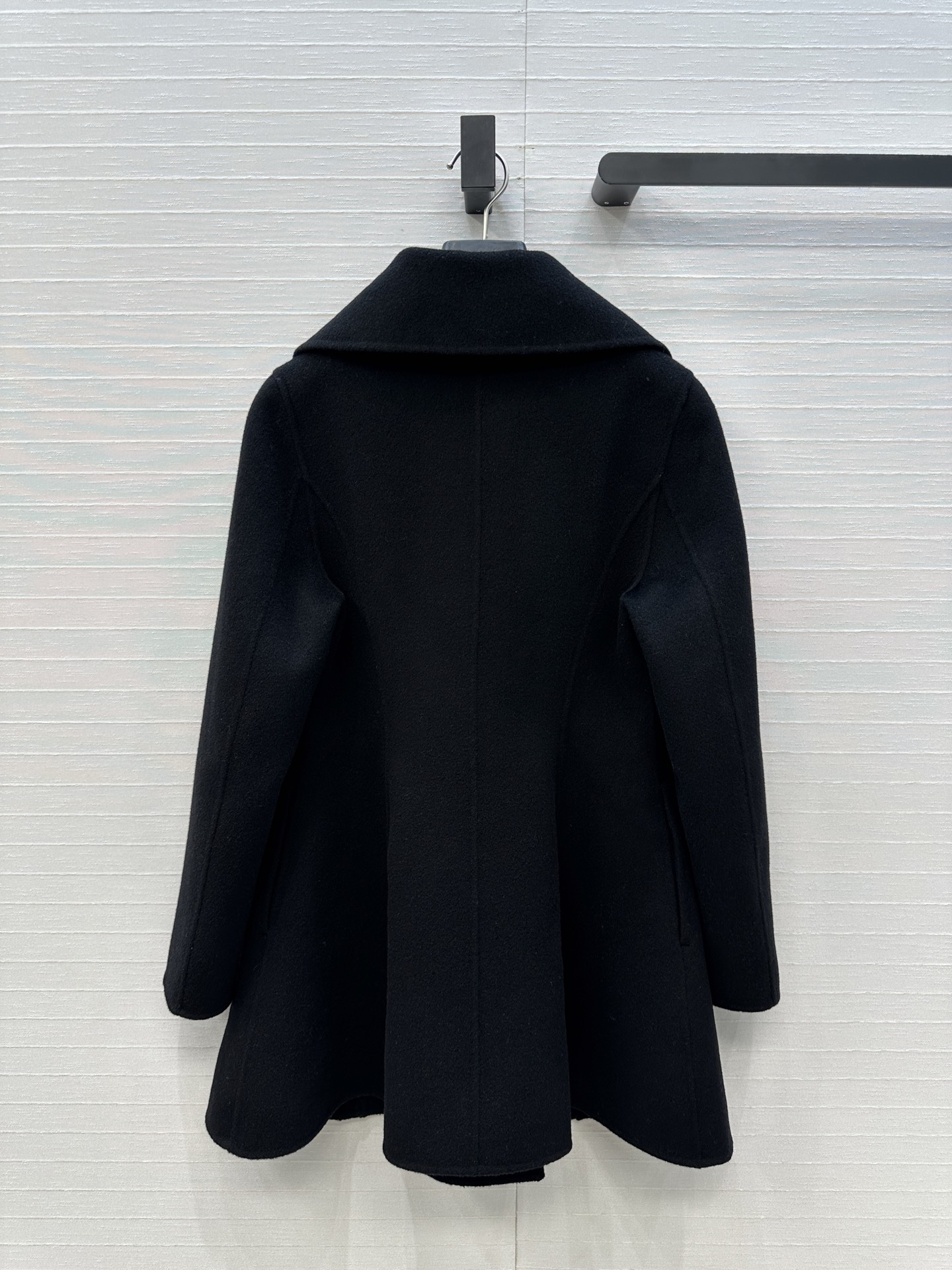 独家首发❤️高端原单品质！Alai*秋冬法式复古穿搭手工羊绒大衣外套！利落有型大翻领 双排扣设计A摆剪裁