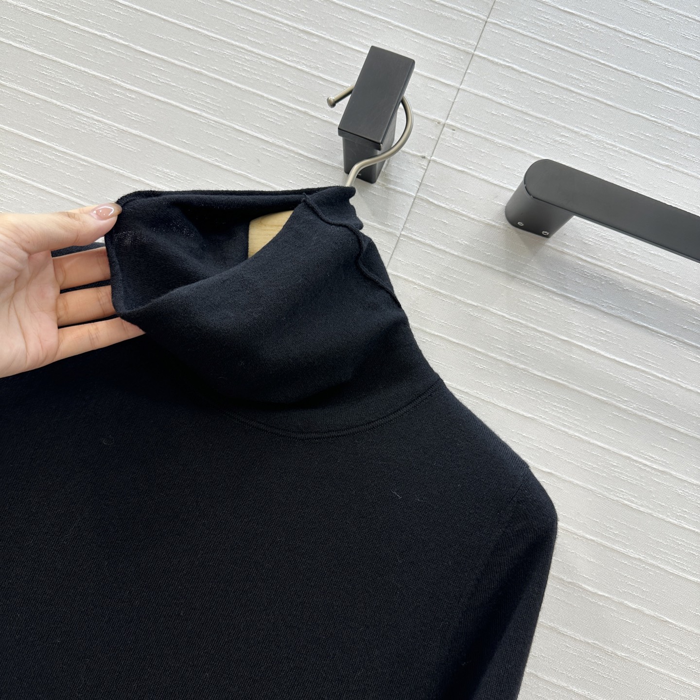 爆单推荐❤️Dio*经典回归人手必备的羊毛针织打底衫！定制CD刺绣标志低调奢华。气质高领修身版型不挑人精