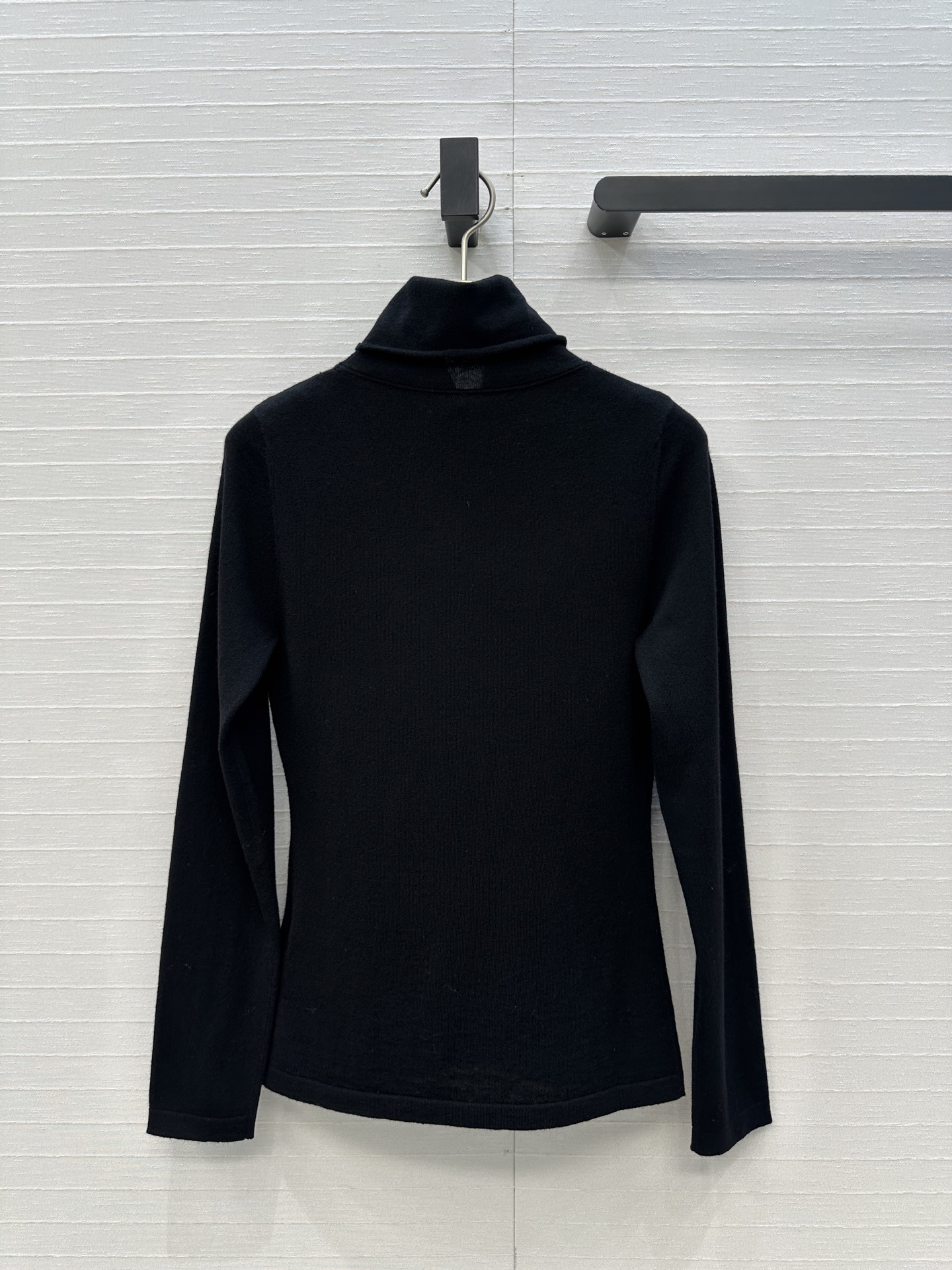 爆单推荐❤️Dio*经典回归人手必备的羊毛针织打底衫！定制CD刺绣标志低调奢华。气质高领修身版型不挑人精