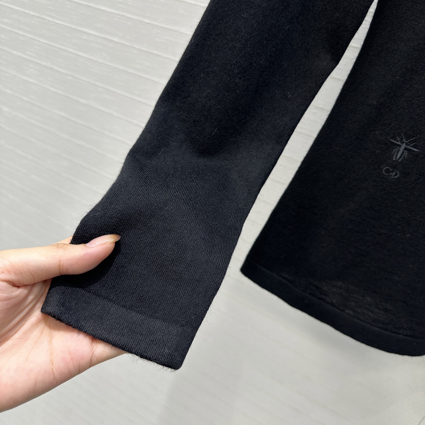 爆单推荐❤️Dio*经典回归人手必备的羊毛针织打底衫！定制CD刺绣标志低调奢华。气质高领修身版型不挑人精