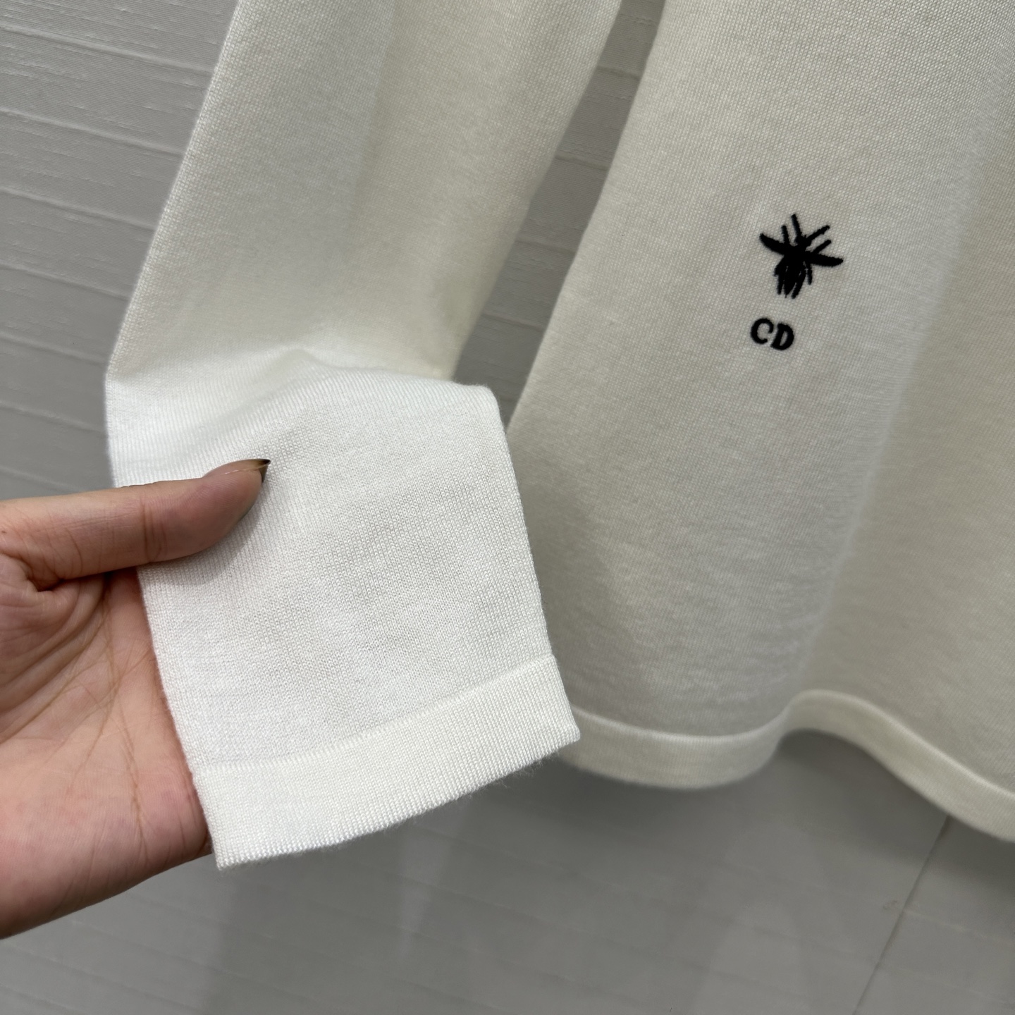 爆单推荐❤️Dio*经典回归人手必备的羊毛针织打底衫！定制CD刺绣标志低调奢华。气质高领修身版型不挑人精