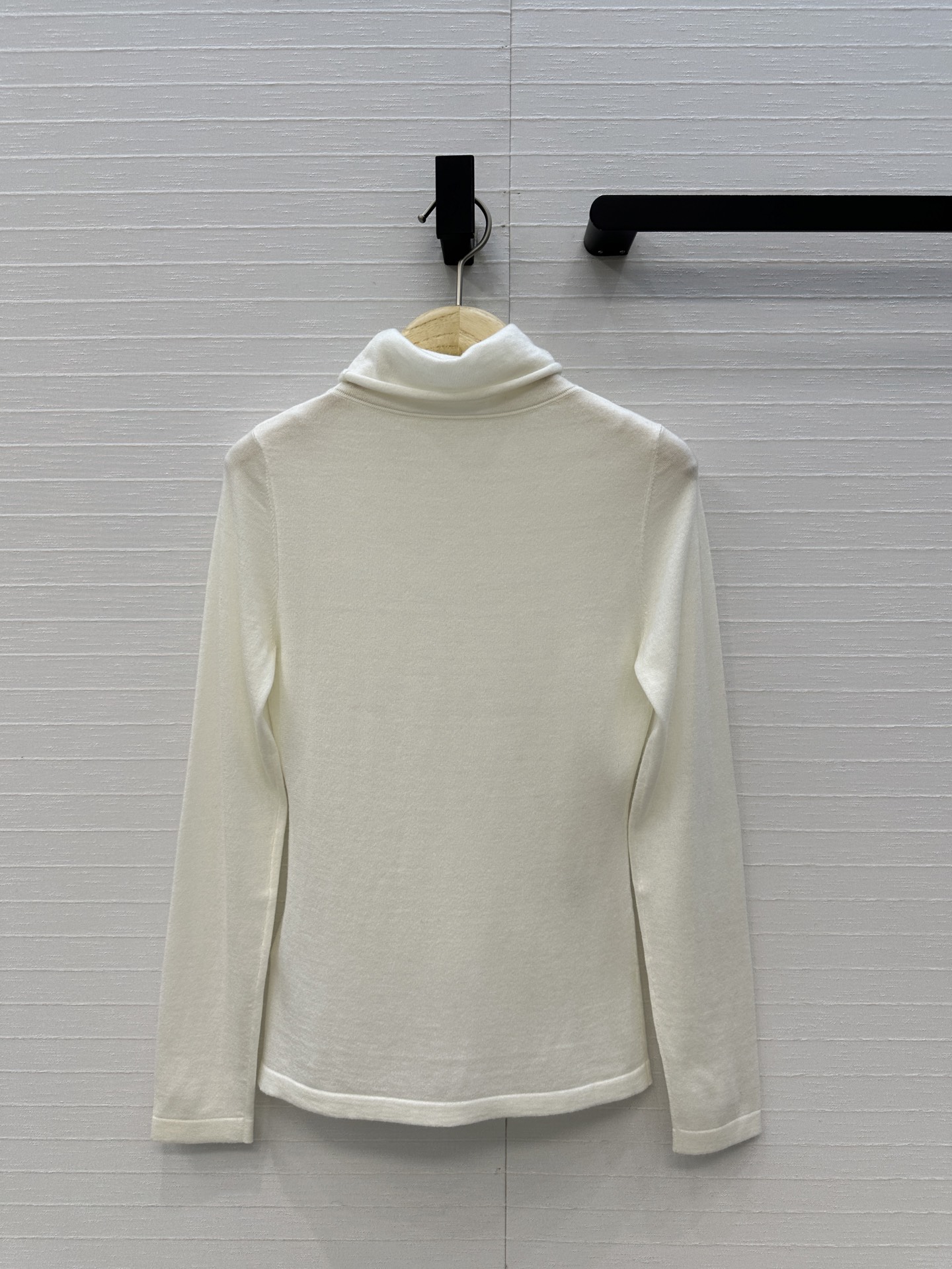 爆单推荐❤️Dio*经典回归人手必备的羊毛针织打底衫！定制CD刺绣标志低调奢华。气质高领修身版型不挑人精