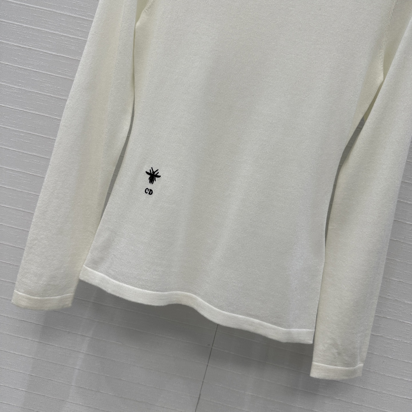 爆单推荐❤️Dio*经典回归人手必备的羊毛针织打底衫！定制CD刺绣标志低调奢华。气质高领修身版型不挑人精