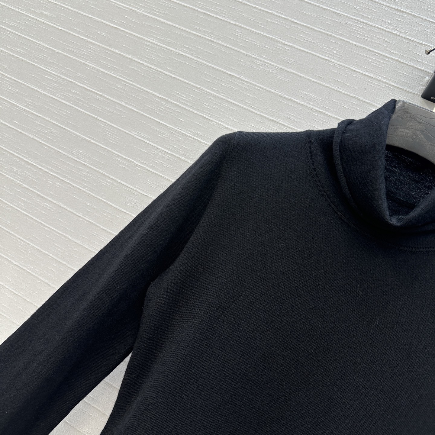 爆单推荐❤️Alai*秋冬人手必备的羊毛针织打底衫！后领定制刺绣标志低调奢华。气质高领修身版型不挑人精致