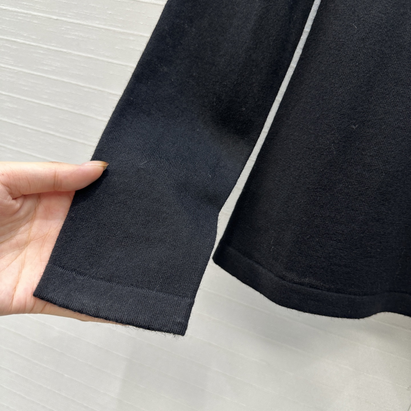 爆单推荐❤️Alai*秋冬人手必备的羊毛针织打底衫！后领定制刺绣标志低调奢华。气质高领修身版型不挑人精致