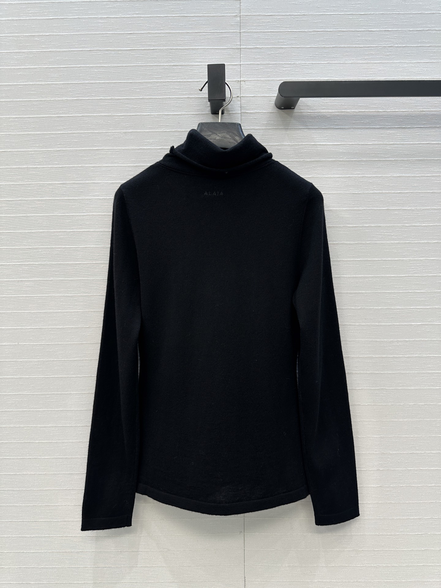 爆单推荐❤️Alai*秋冬人手必备的羊毛针织打底衫！后领定制刺绣标志低调奢华。气质高领修身版型不挑人精致