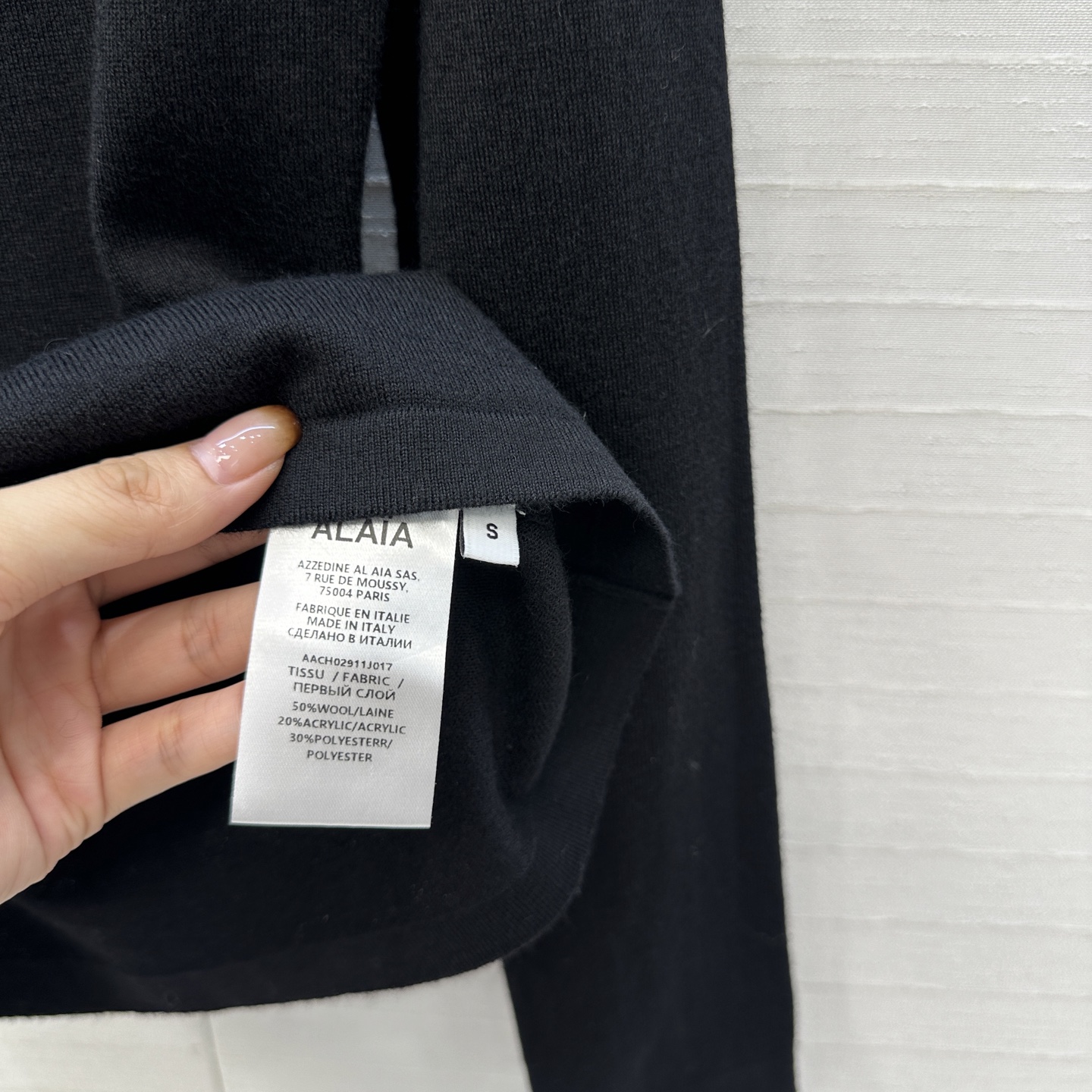 爆单推荐❤️Alai*秋冬人手必备的羊毛针织打底衫！后领定制刺绣标志低调奢华。气质高领修身版型不挑人精致