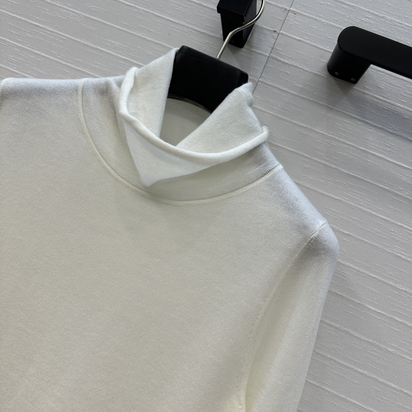 爆单推荐❤️Alai*秋冬人手必备的羊毛针织打底衫！后领定制刺绣标志低调奢华。气质高领修身版型不挑人精致