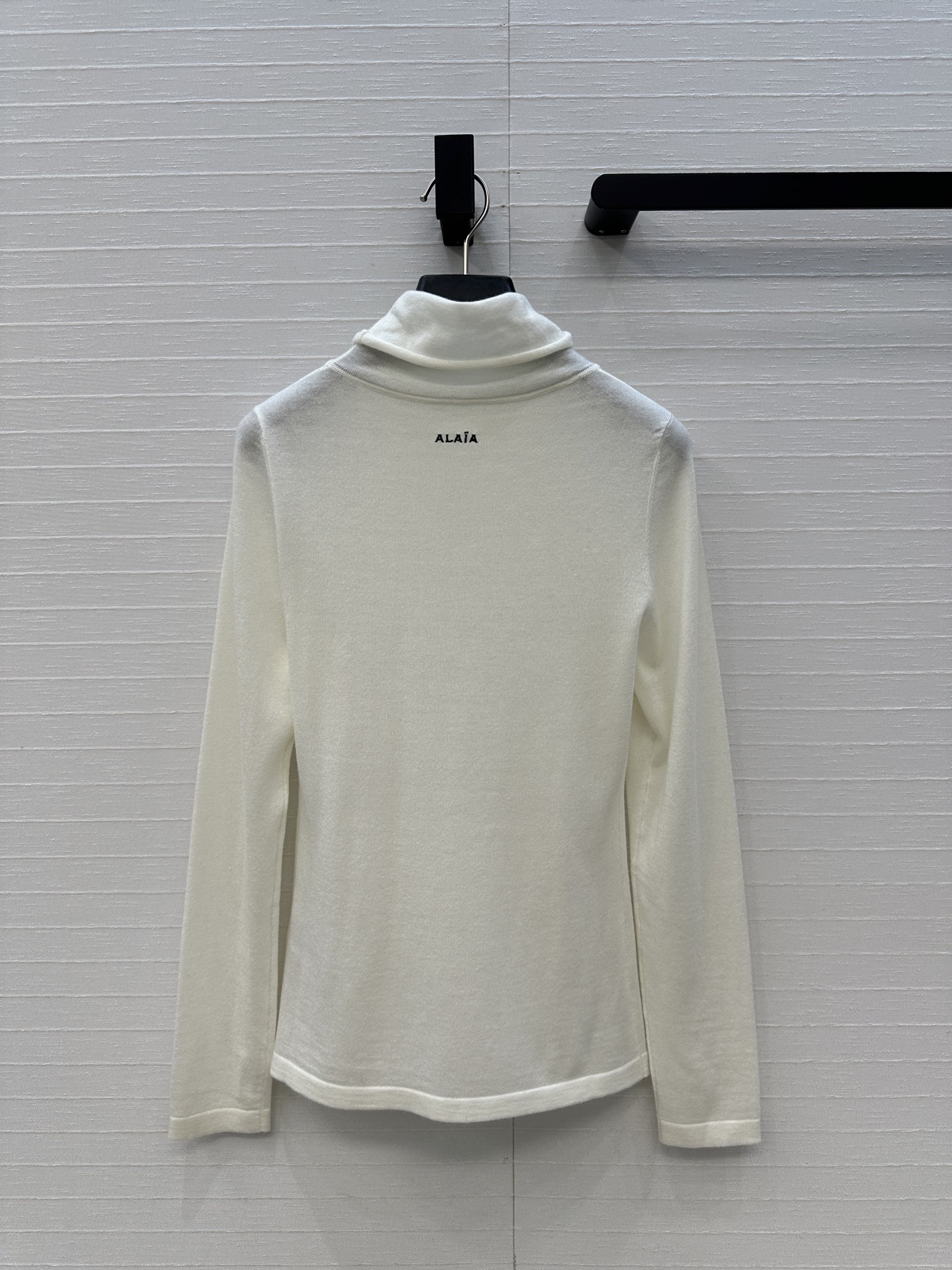 爆单推荐❤️Alai*秋冬人手必备的羊毛针织打底衫！后领定制刺绣标志低调奢华。气质高领修身版型不挑人精致