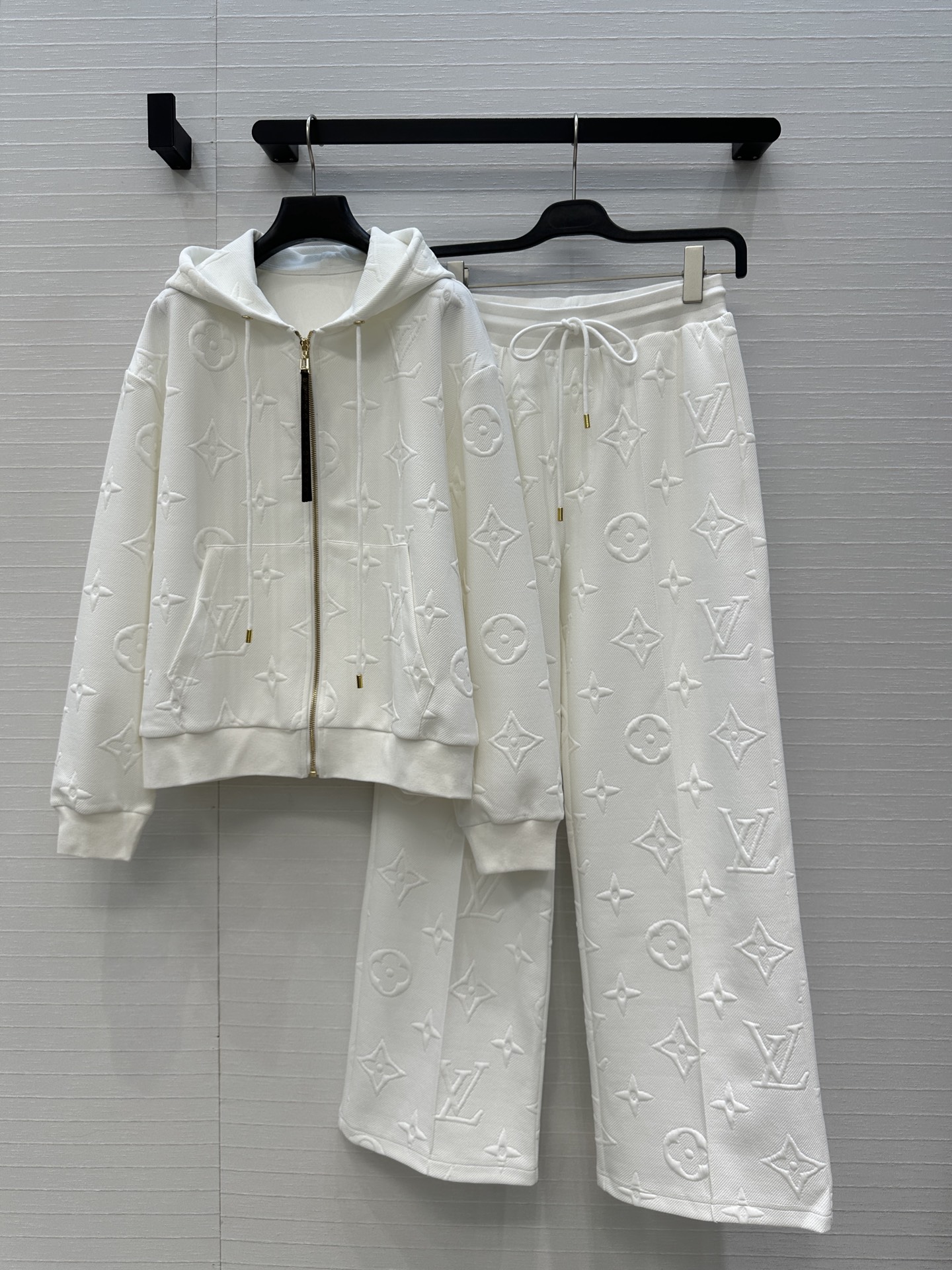 爆单推荐🍒 Flight Mode 胶囊系列运动套装，Monogram提花元素 拉链连帽外套搭配松紧腰直