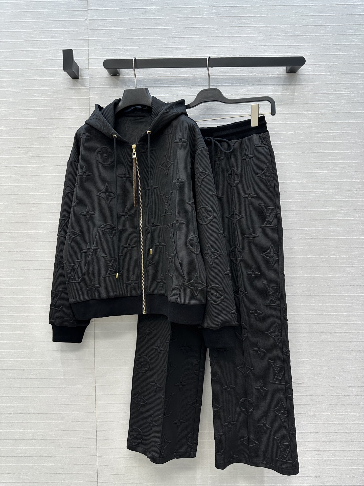 爆单推荐🍒 Flight Mode 胶囊系列运动套装，Monogram提花元素 拉链连帽外套搭配松紧腰直