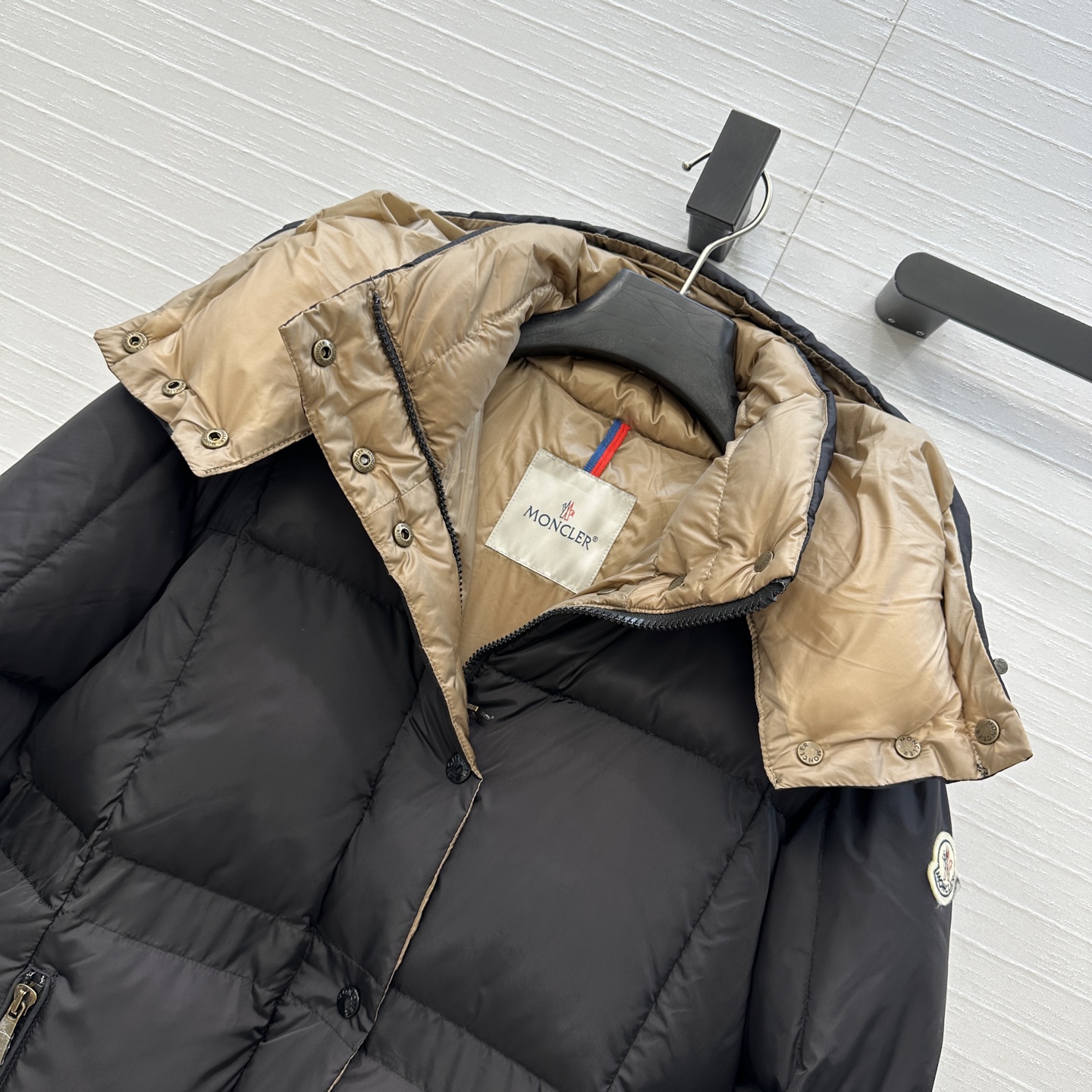 高端原单品质❤️Mo秋冬新品 Agneux收腰黑金连帽短款羽绒服外套！面包服🥯时髦度满分💯。连帽可拆卸！