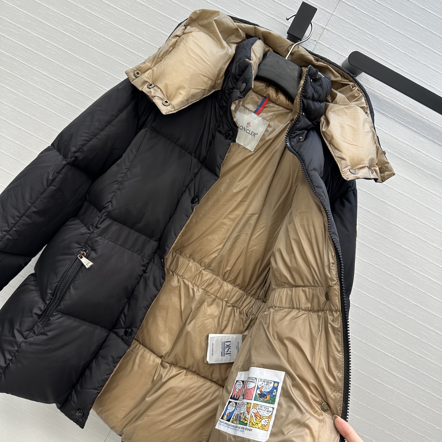 高端原单品质❤️Mo秋冬新品 Agneux收腰黑金连帽短款羽绒服外套！面包服🥯时髦度满分💯。连帽可拆卸！