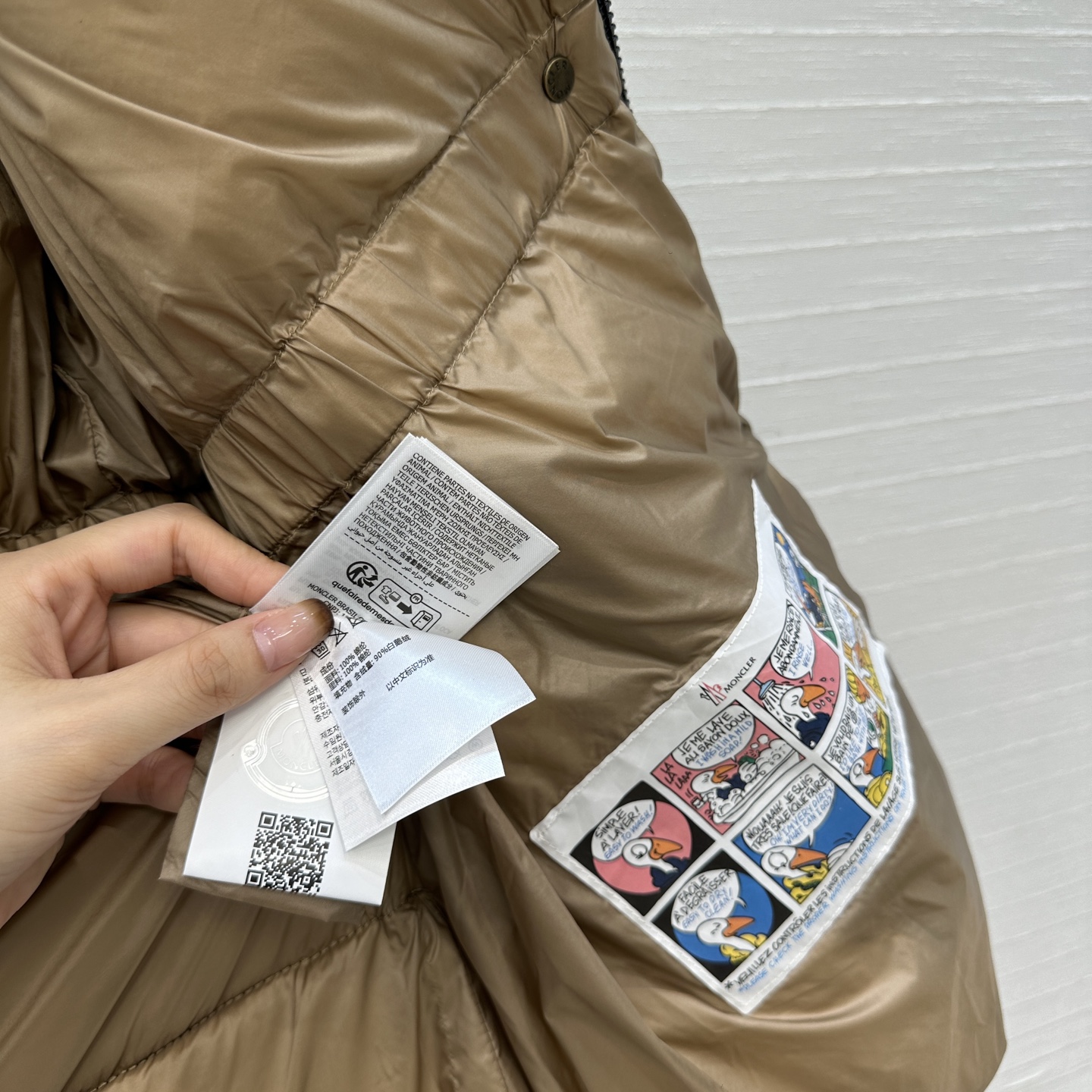 高端原单品质❤️Mo秋冬新品 Agneux收腰黑金连帽短款羽绒服外套！面包服🥯时髦度满分💯。连帽可拆卸！