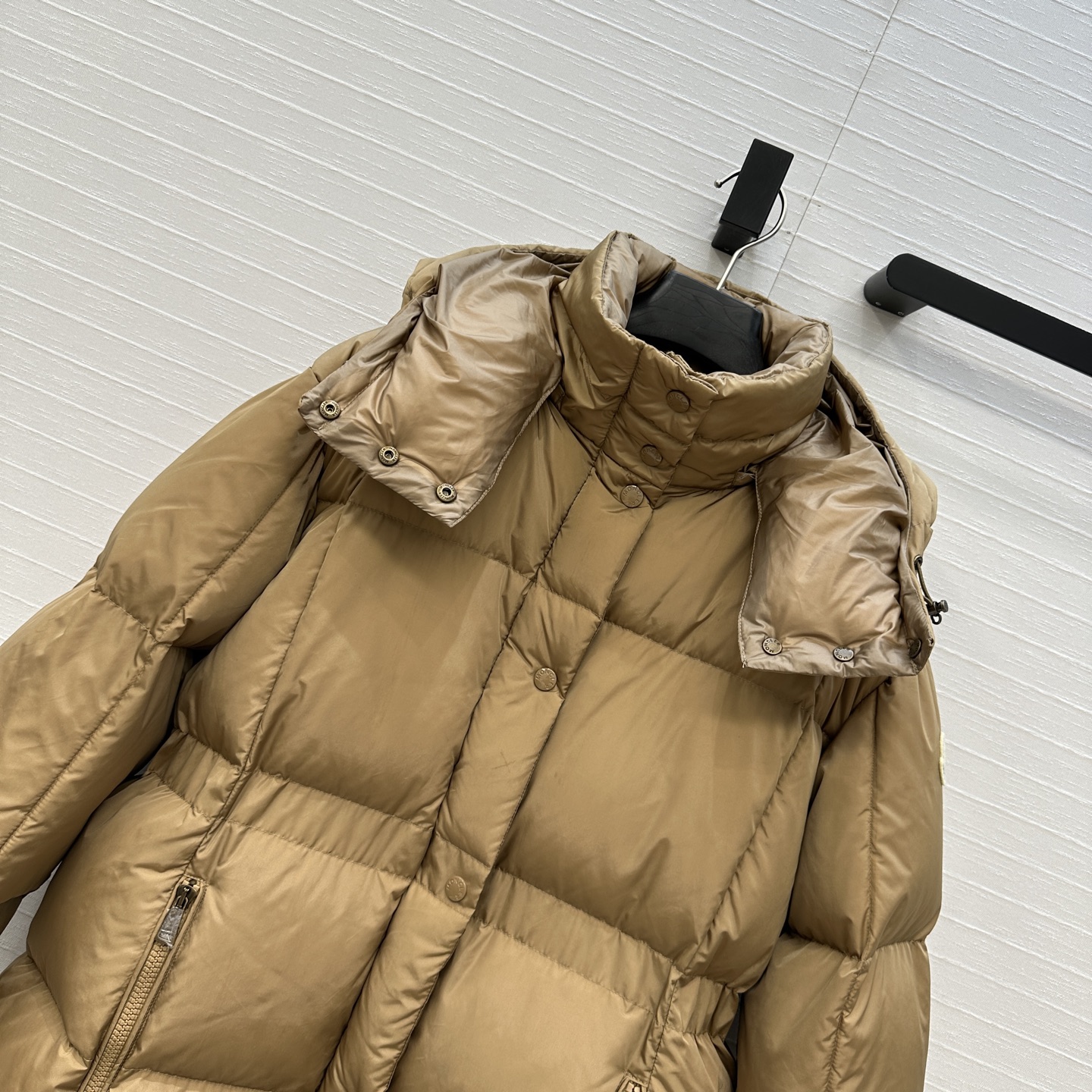 高端原单品质❤️Mo秋冬新品 Agneux收腰黑金连帽短款羽绒服外套！面包服🥯时髦度满分💯。连帽可拆卸！