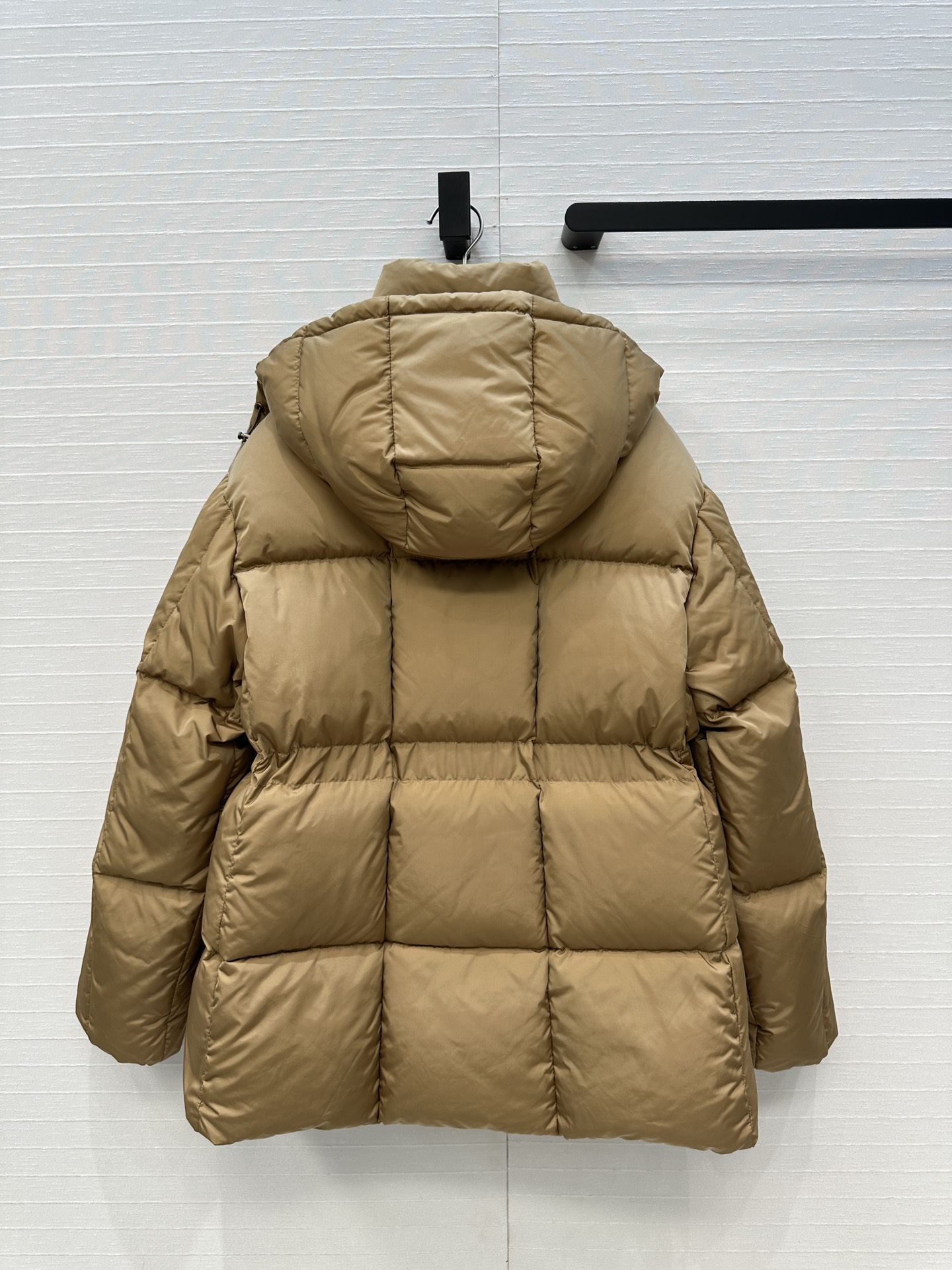 高端原单品质❤️Mo秋冬新品 Agneux收腰黑金连帽短款羽绒服外套！面包服🥯时髦度满分💯。连帽可拆卸！