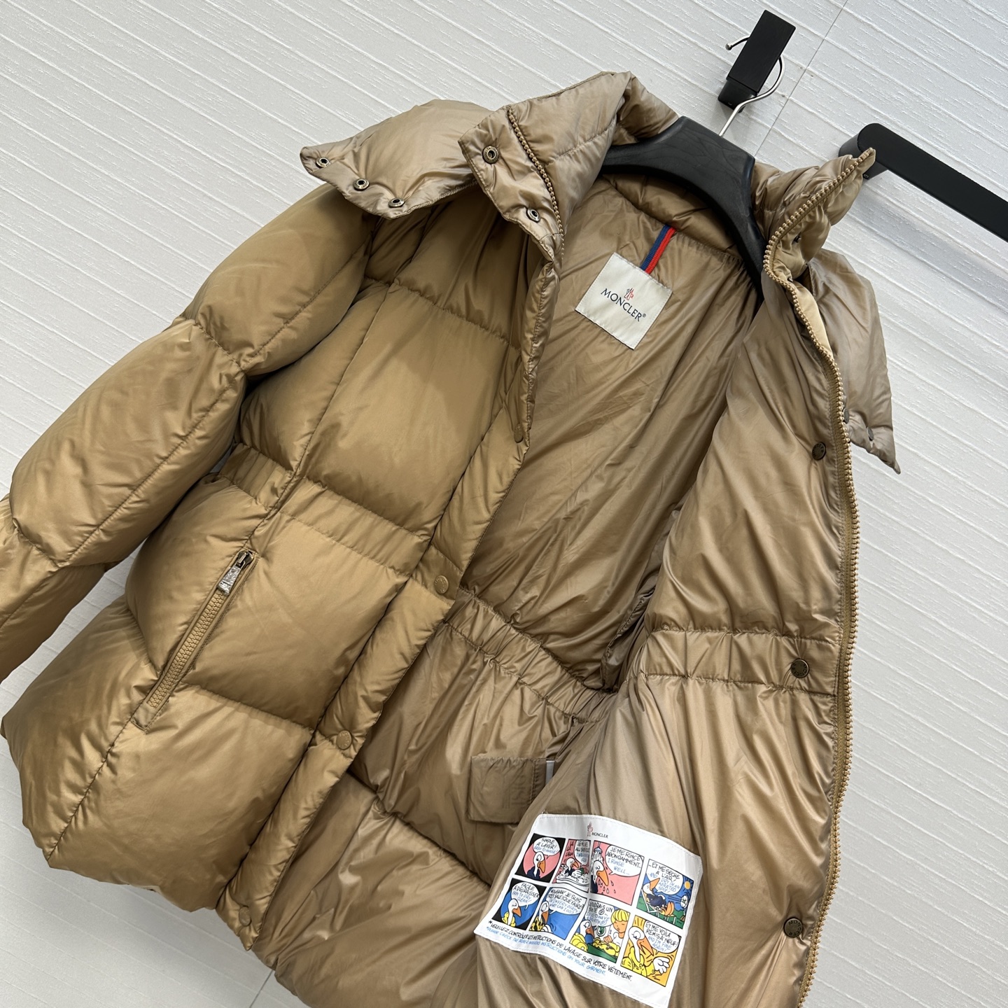 高端原单品质❤️Mo秋冬新品 Agneux收腰黑金连帽短款羽绒服外套！面包服🥯时髦度满分💯。连帽可拆卸！