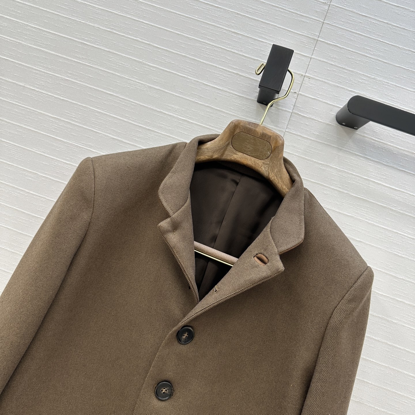 强烈推荐❤️Loro Piana复古老钱风穿搭夹克外套，绒面拼接立领单排扣设计，版型上身干练优雅气质经典