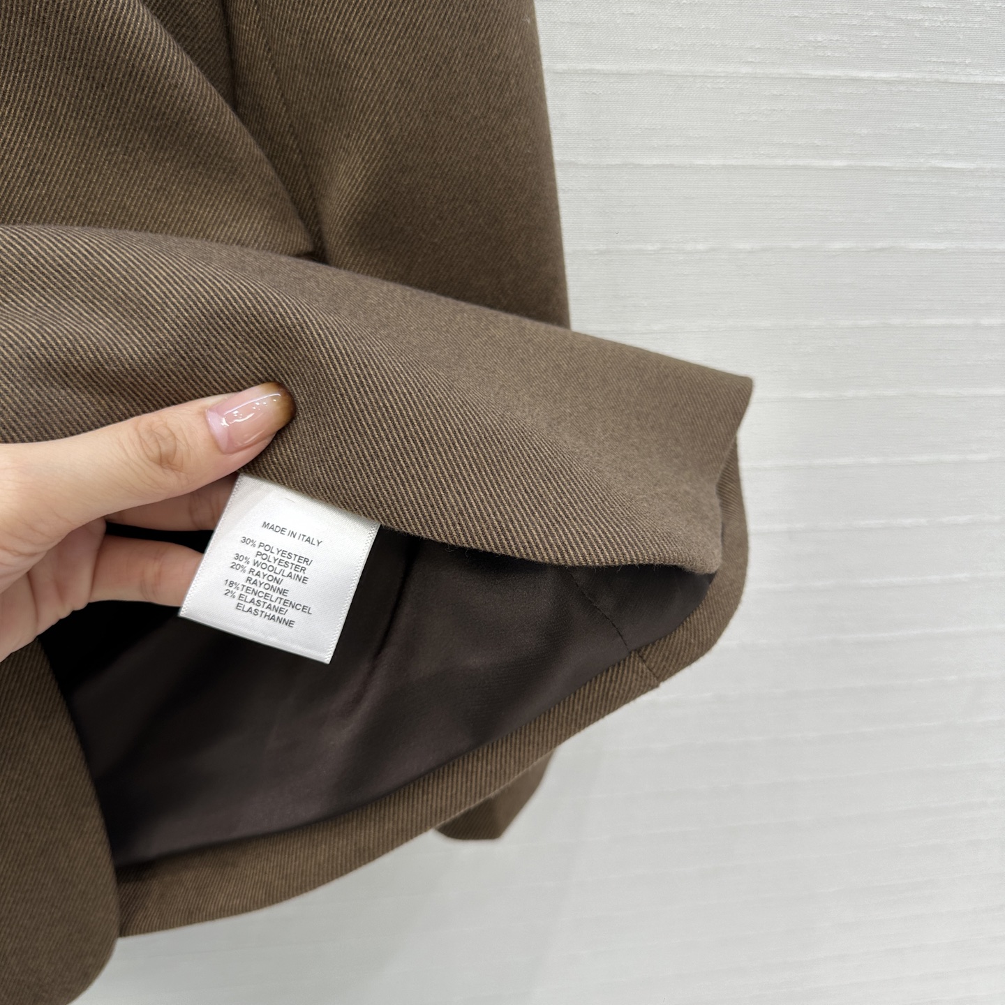 强烈推荐❤️Loro Piana复古老钱风穿搭夹克外套，绒面拼接立领单排扣设计，版型上身干练优雅气质经典