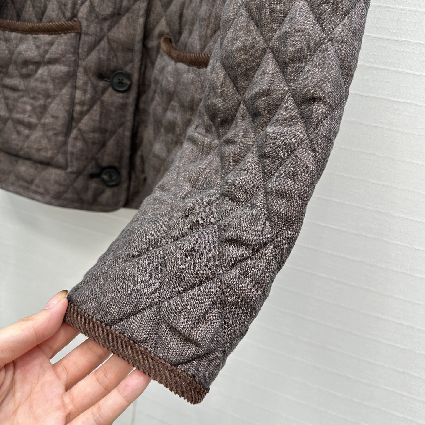 独家首发❤️高端品质，Loro Piana复古优雅老钱风穿搭，菱形绗缝绒面亚麻棉服外套，灯芯绒领边拼接设