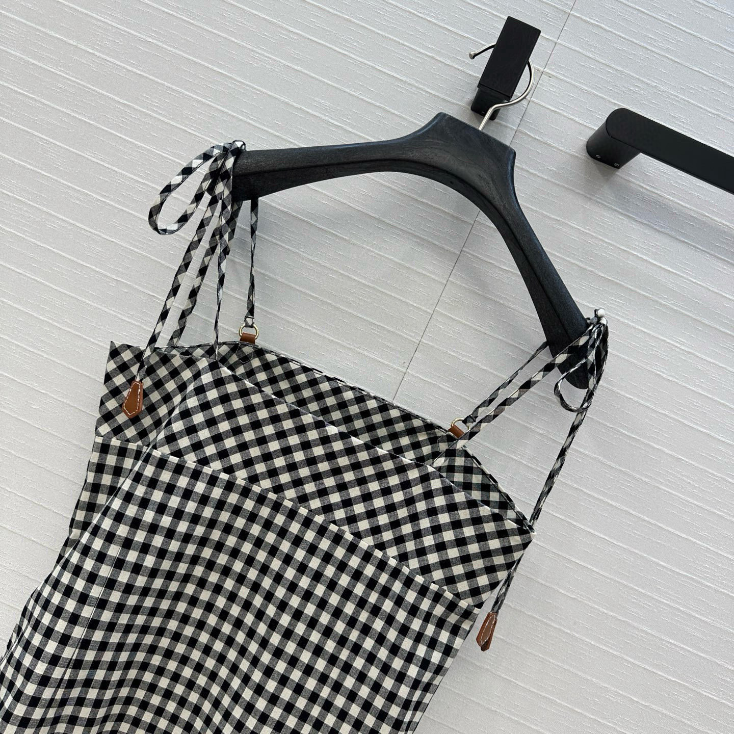 独家首发❤️原单品质，miu系少女系穿搭！知识分子风黑白小格子吊带连衣裙！定制进口纯棉色织面料，经典修身