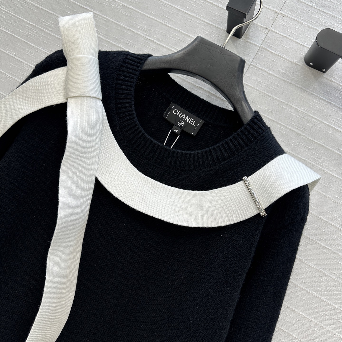独家首发❤️高端原单品质，Coco25k新品黑白蝴蝶结🎀元素针织毛衣裙，进口混纺纱线质感细腻柔软。蝴蝶结