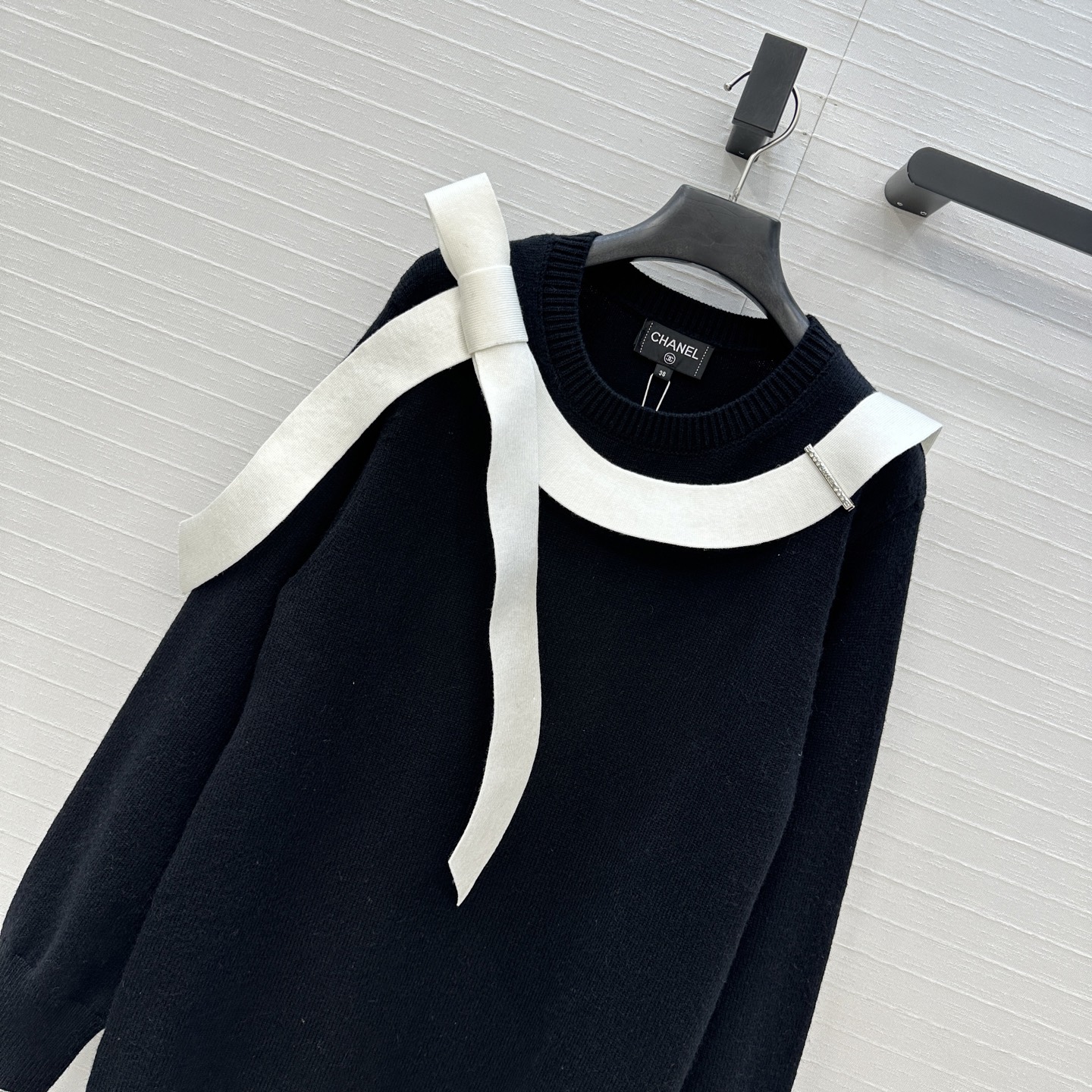 独家首发❤️高端原单品质，Coco25k新品黑白蝴蝶结🎀元素针织毛衣裙，进口混纺纱线质感细腻柔软。蝴蝶结