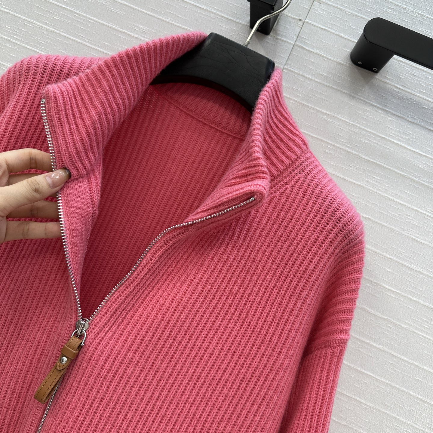 独家首发❤️原单品质，H高智感休闲穿搭 中长款羊绒针织拉链外套！H扣拼皮口袋设计瑞士机织工艺简洁大气！经