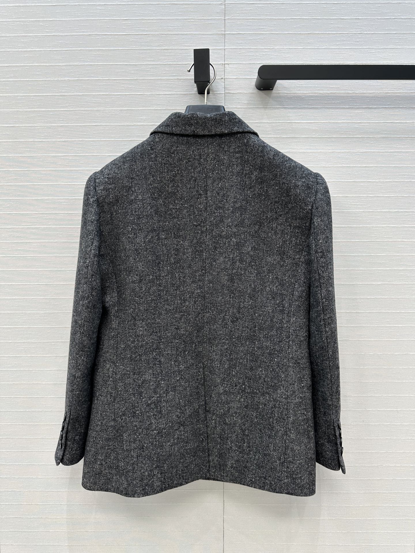 强烈推荐❤️D&G*新品 灰色人字纹羊毛西装外套，双排扣设计经典大气，翻驳领造型利落；内里有豹纹衬里增添