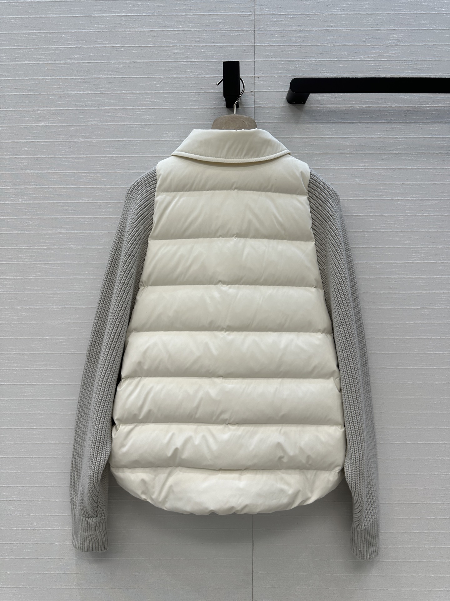 爆款推荐❤️BC高定 羊毛针织袖拼接羽绒夹克，国标进口90%白鹅绒轻盈舒适自带发热保暖功能。羊毛针织袖与