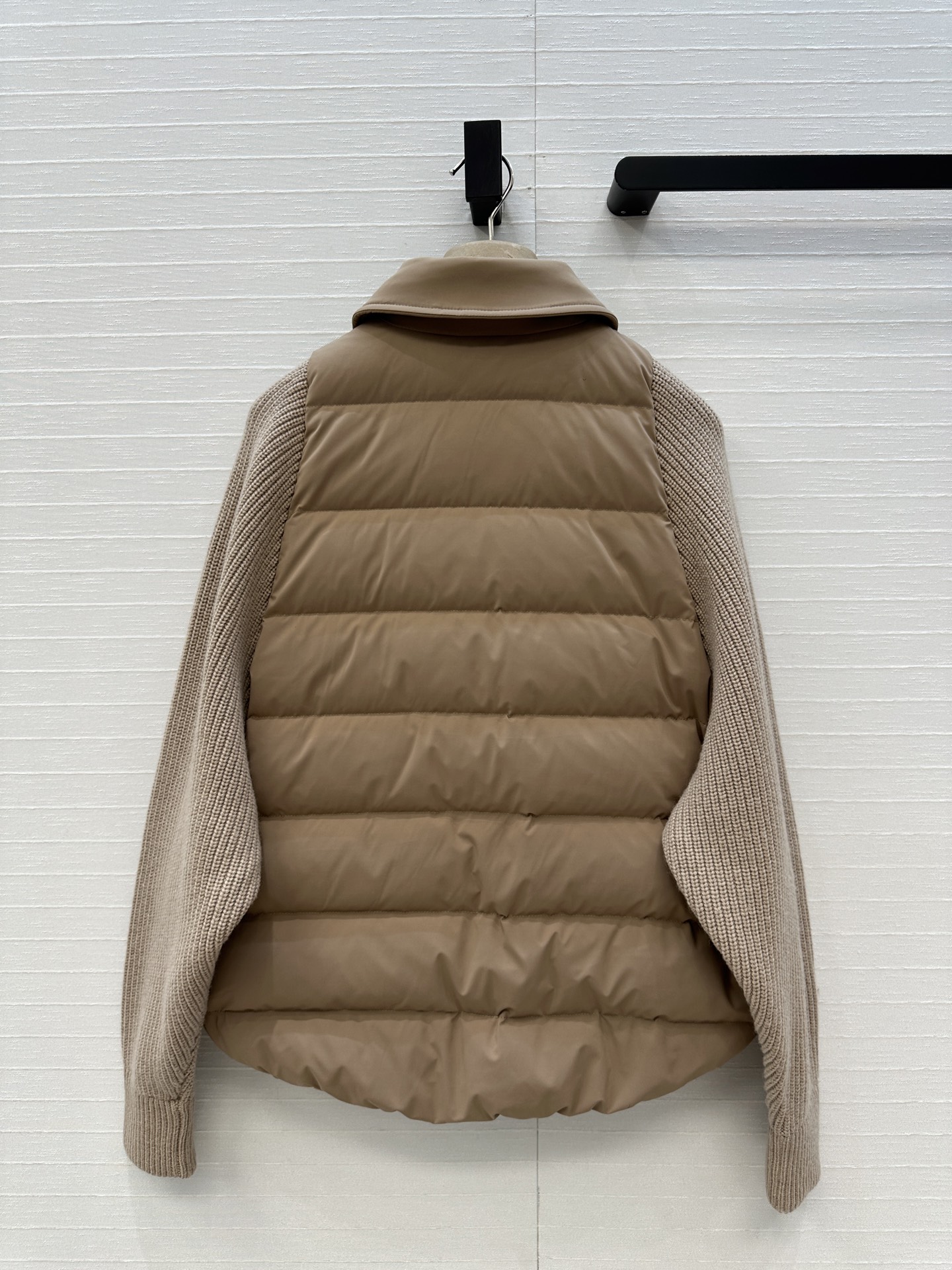 爆款推荐❤️BC高定 羊毛针织袖拼接羽绒夹克，国标进口90%白鹅绒轻盈舒适自带发热保暖功能。羊毛针织袖与