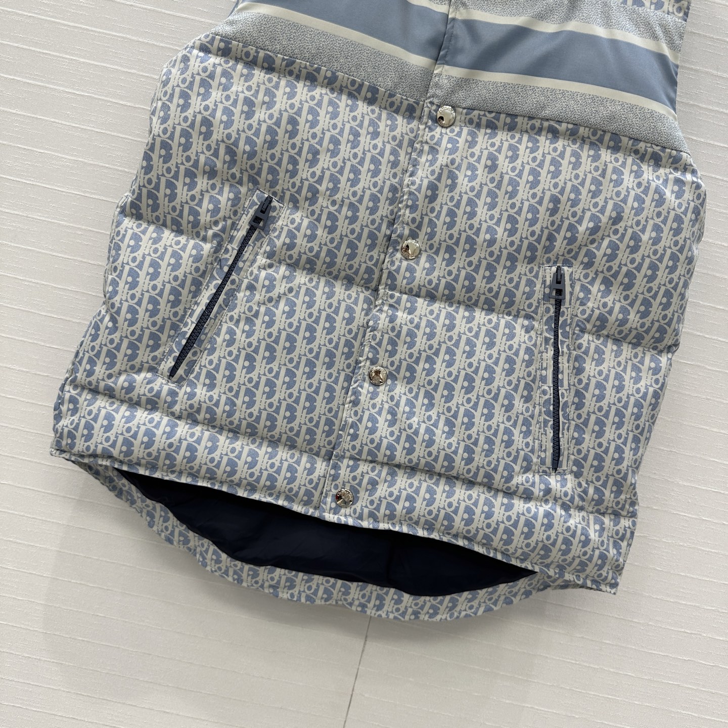 爆款推荐❤️原单品质MissD老花羽绒面包服马甲，定制高密度科技塔夫绸提花面料！经典立领H版型帅气又拉风