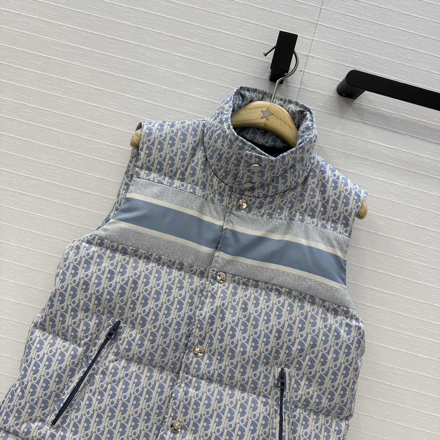 爆款推荐❤️原单品质MissD老花羽绒面包服马甲，定制高密度科技塔夫绸提花面料！经典立领H版型帅气又拉风