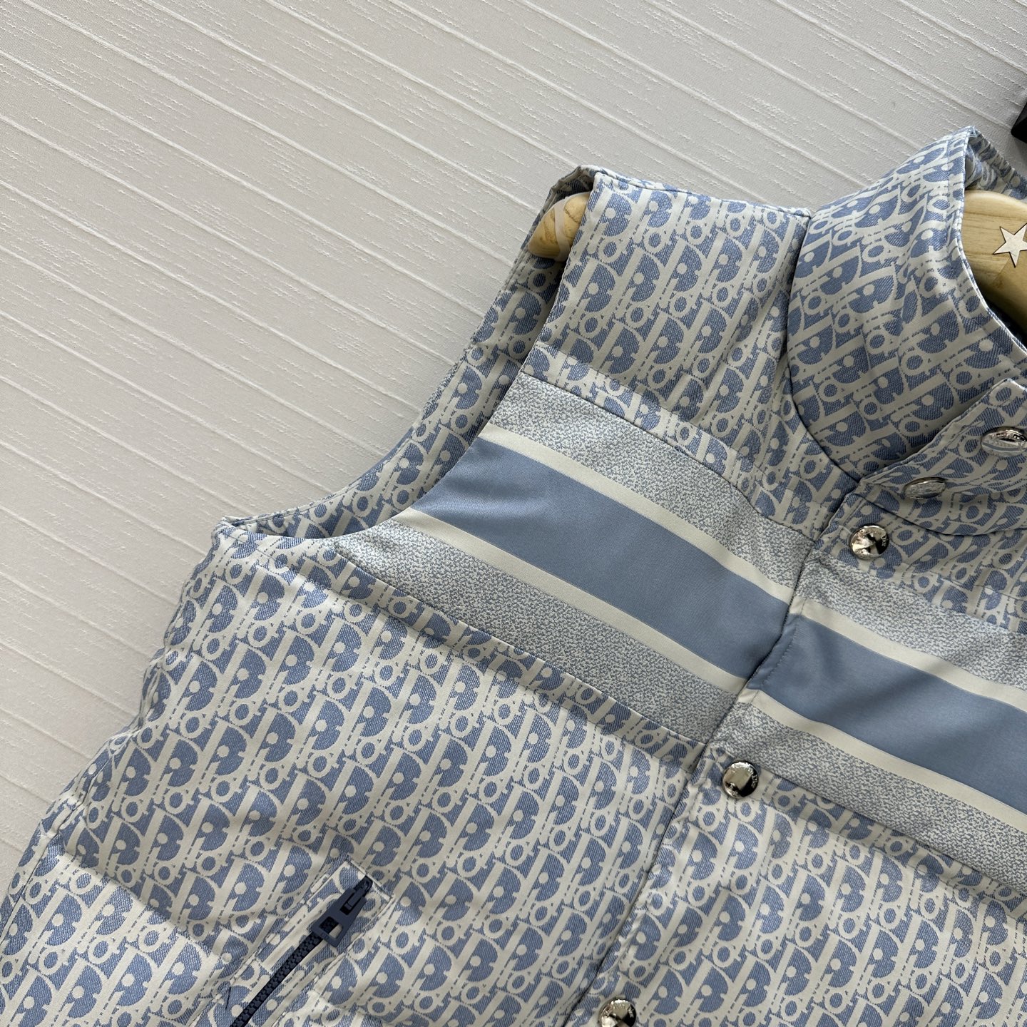 爆款推荐❤️原单品质MissD老花羽绒面包服马甲，定制高密度科技塔夫绸提花面料！经典立领H版型帅气又拉风