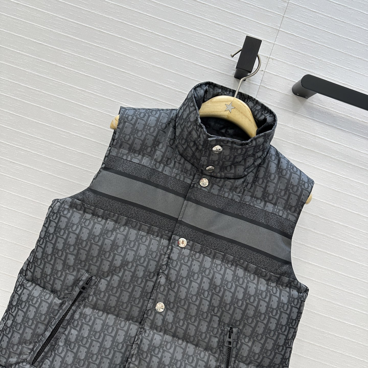 爆款推荐❤️原单品质MissD老花羽绒面包服马甲，定制高密度科技塔夫绸提花面料！经典立领H版型帅气又拉风