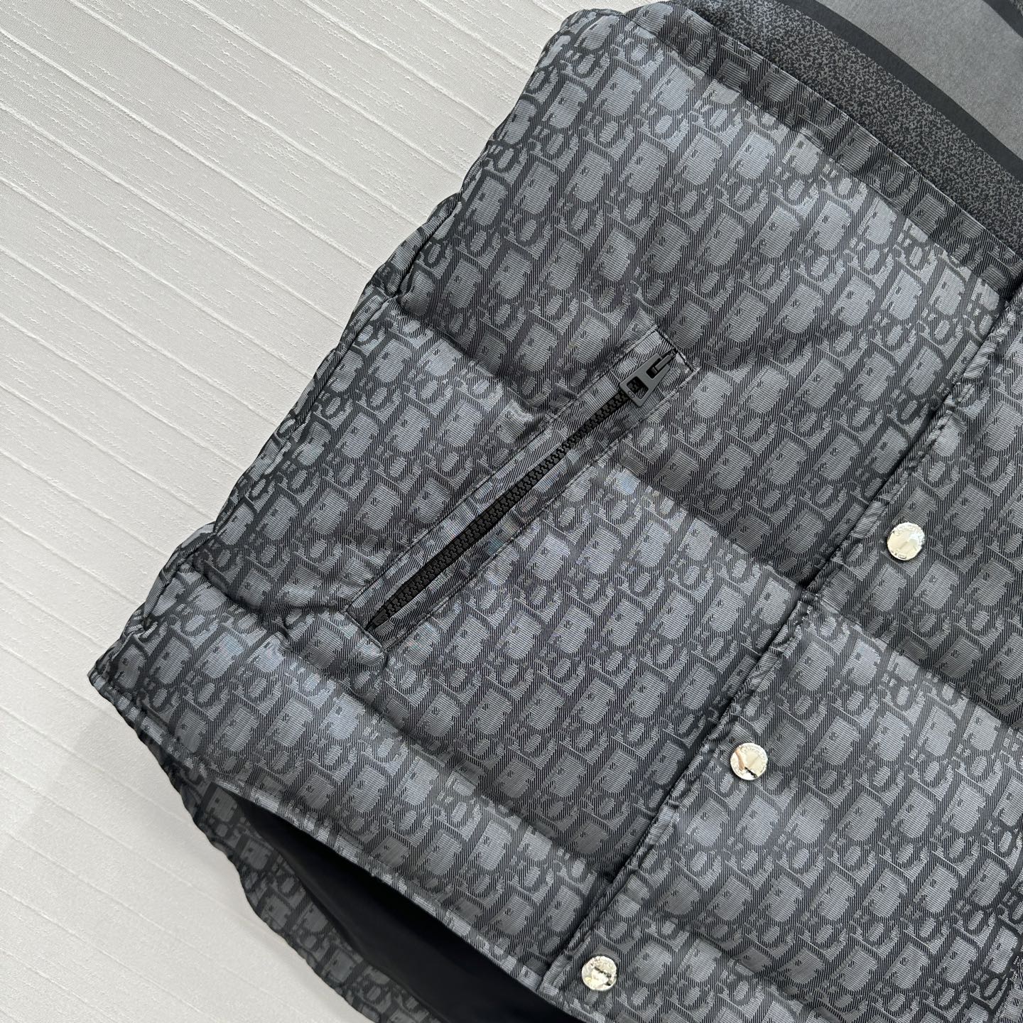 爆款推荐❤️原单品质MissD老花羽绒面包服马甲，定制高密度科技塔夫绸提花面料！经典立领H版型帅气又拉风