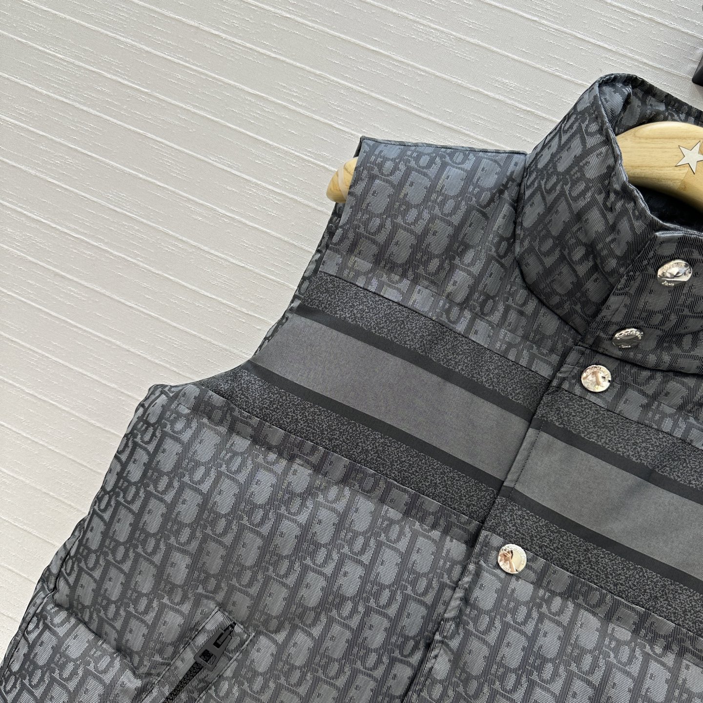 爆款推荐❤️原单品质MissD老花羽绒面包服马甲，定制高密度科技塔夫绸提花面料！经典立领H版型帅气又拉风