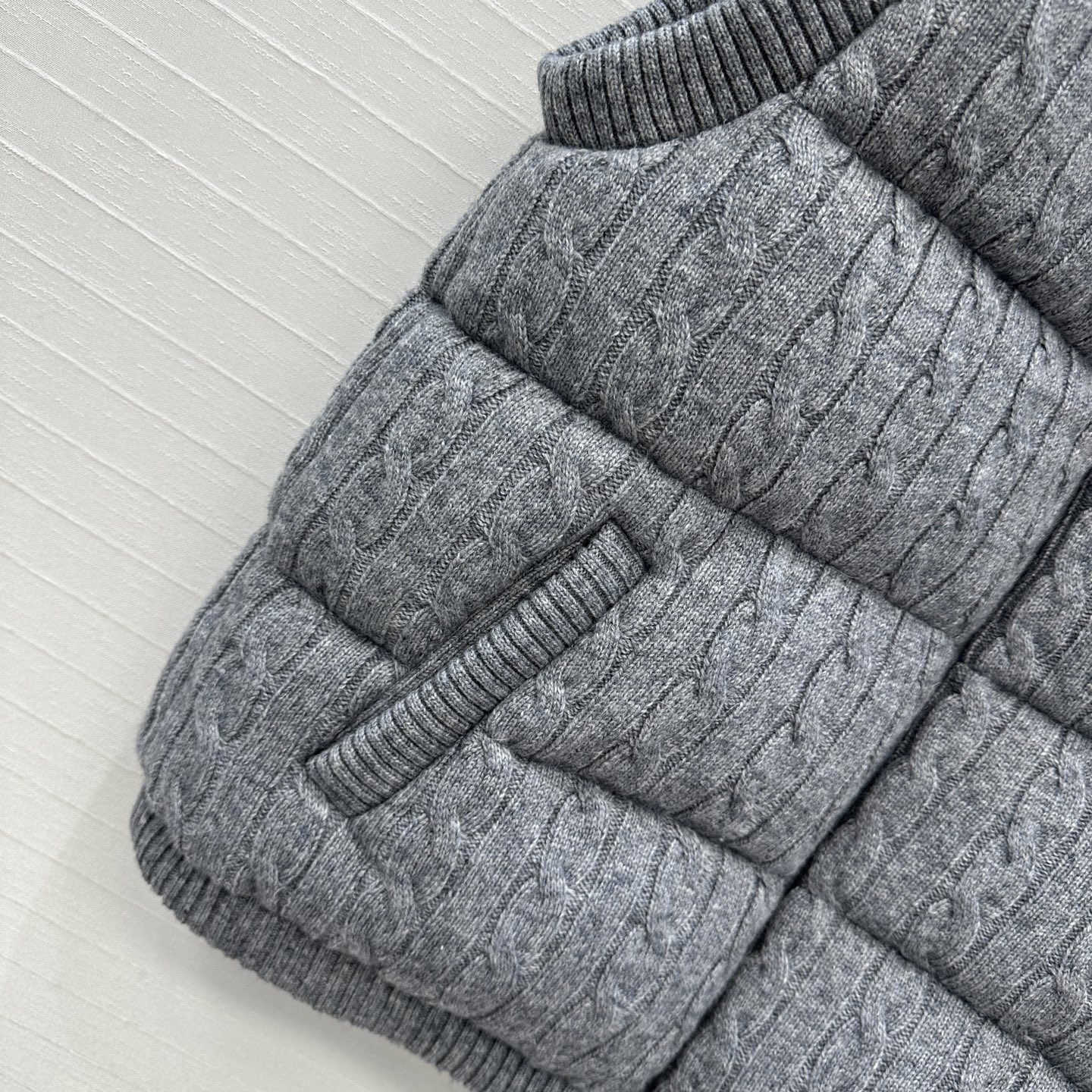 爆单推荐❤️RL拉夫*早秋新品羊毛绞花针织羽绒马甲，代购爆款！标志性徽标刺绣图案，经典立领拉链H版型百搭