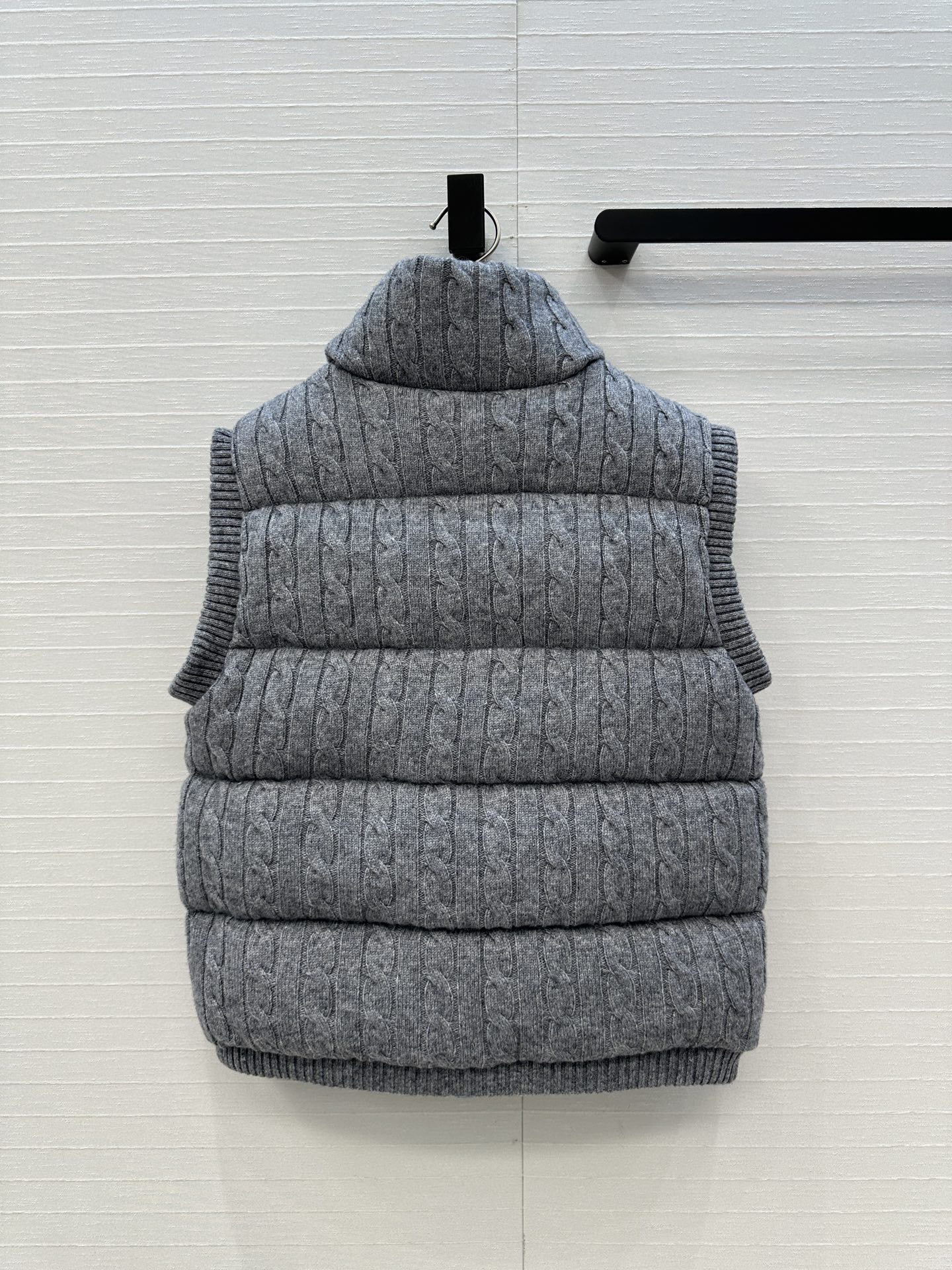 爆单推荐❤️RL拉夫*早秋新品羊毛绞花针织羽绒马甲，代购爆款！标志性徽标刺绣图案，经典立领拉链H版型百搭