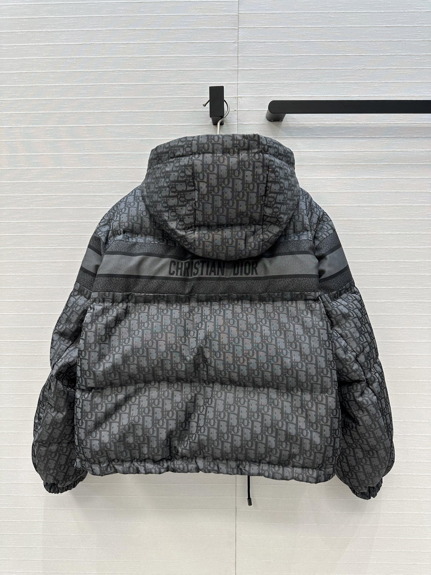 爆款推荐❤️MissD 滑雪系列老花冲锋衣羽绒外套，定制高密度科技塔夫绸提花面料！抽绳设计经典连帽宽松面