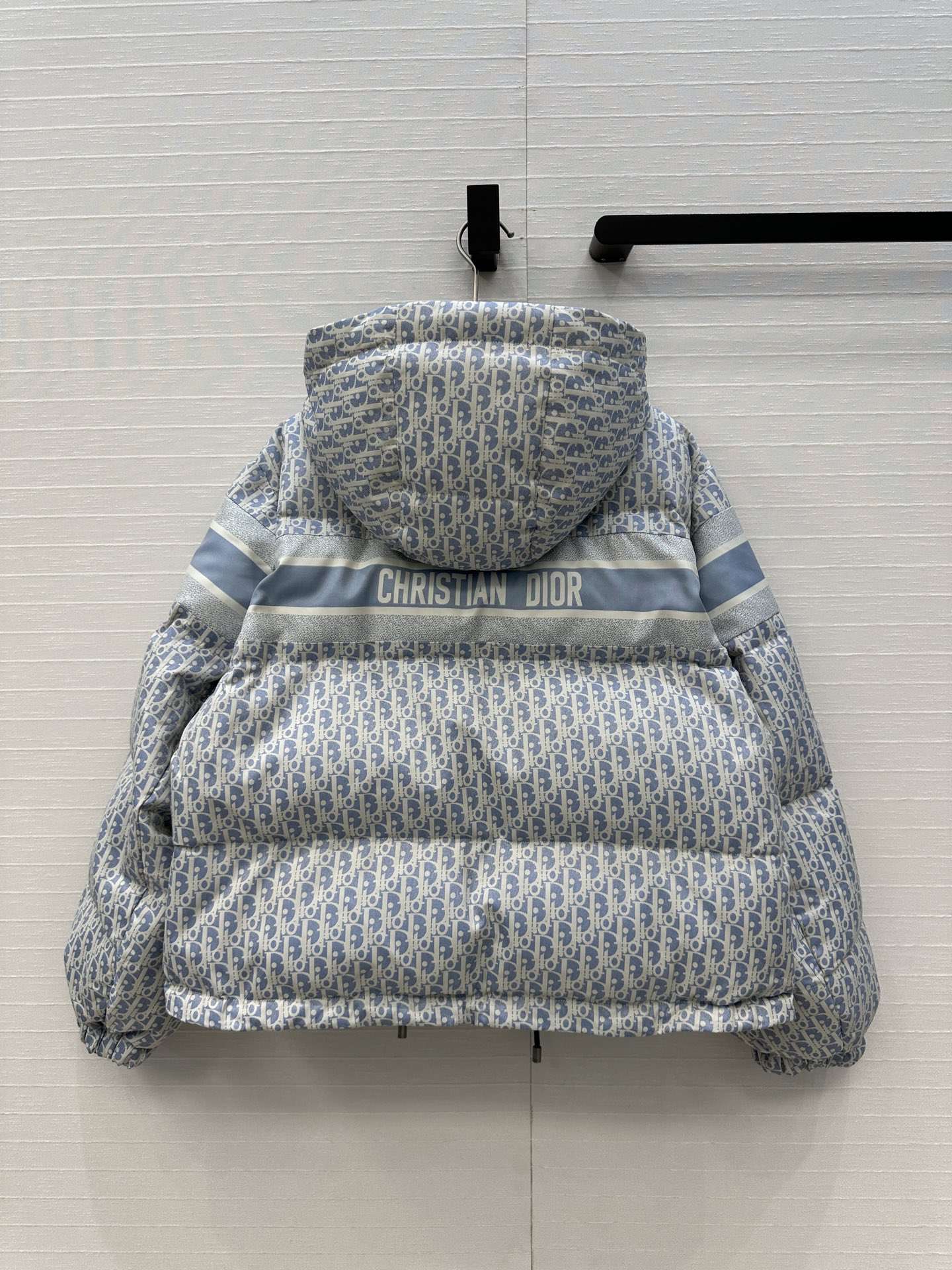 爆款推荐❤️MissD 滑雪系列老花冲锋衣羽绒外套，定制高密度科技塔夫绸提花面料！抽绳设计经典连帽宽松面