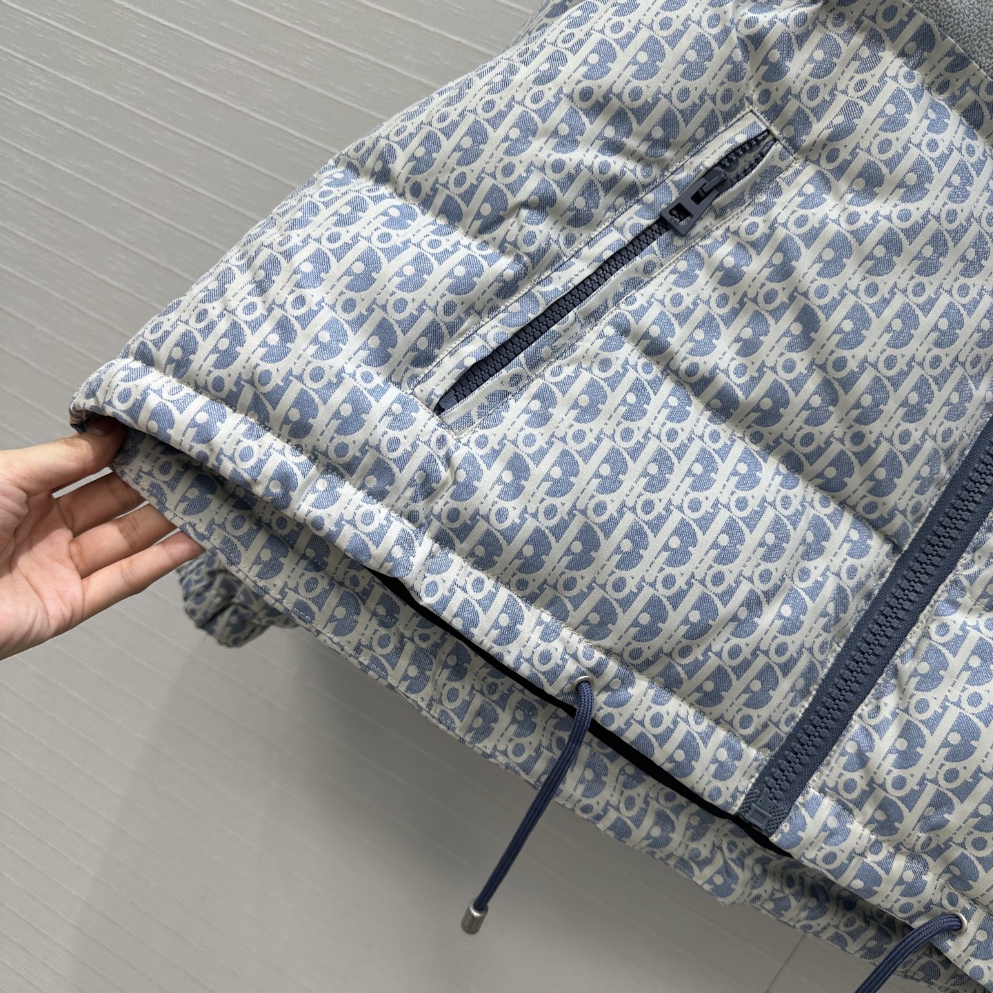 爆款推荐❤️MissD 滑雪系列老花冲锋衣羽绒外套，定制高密度科技塔夫绸提花面料！抽绳设计经典连帽宽松面