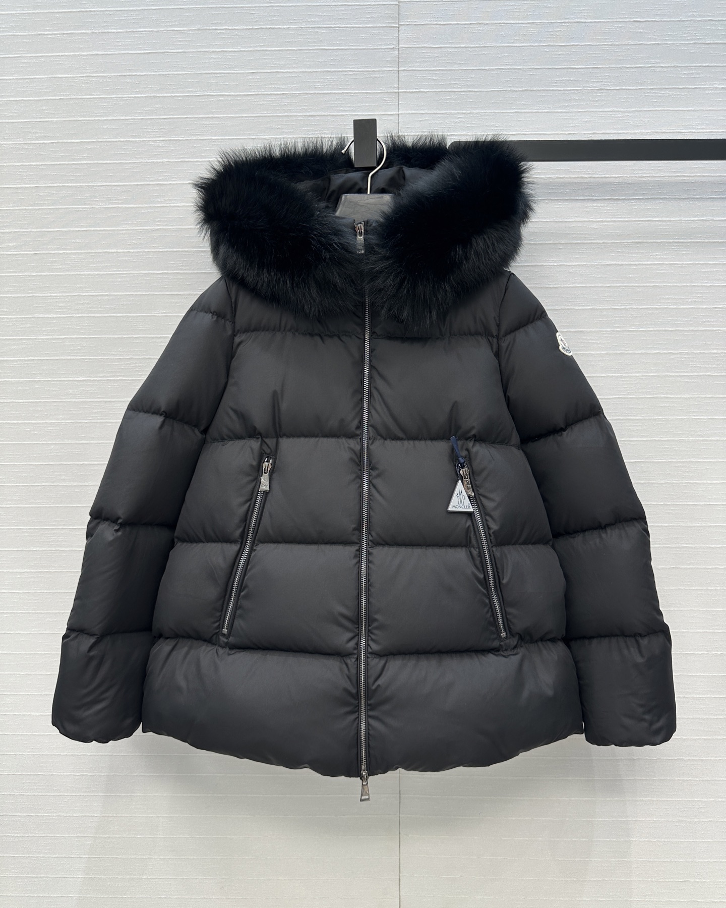 原单品质！Mo经典必入爆款Laichefur连帽羽绒服！定制狐狸🦊毛毛大毛领可拆卸！五金配件所有细节处理