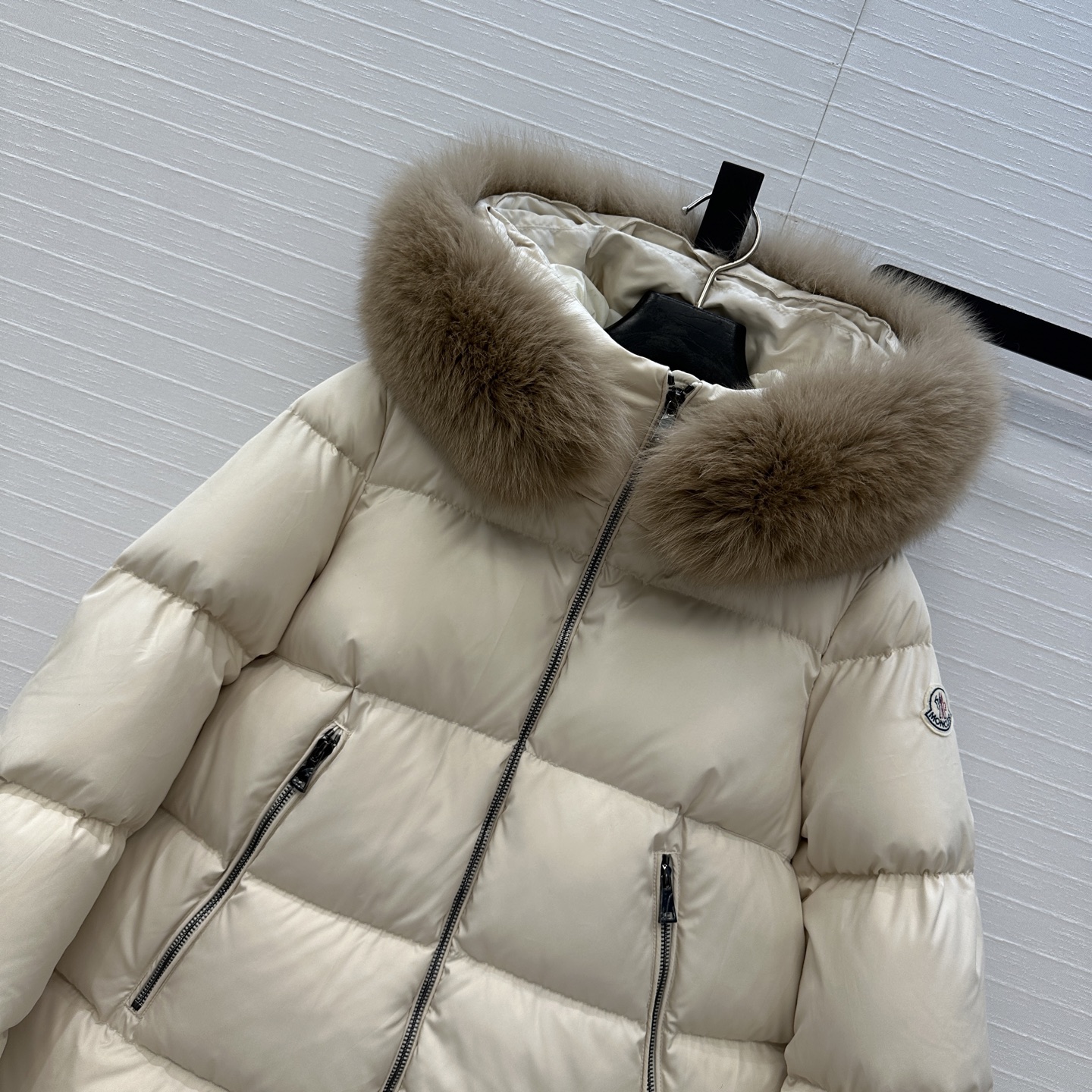 原单品质！Mo经典必入爆款Laichefur连帽羽绒服！定制狐狸🦊毛毛大毛领可拆卸！五金配件所有细节处理