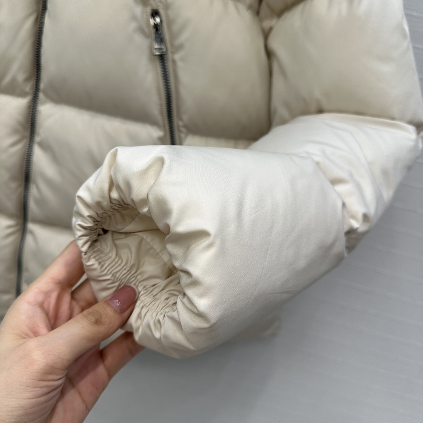 原单品质！Mo经典必入爆款Laichefur连帽羽绒服！定制狐狸🦊毛毛大毛领可拆卸！五金配件所有细节处理