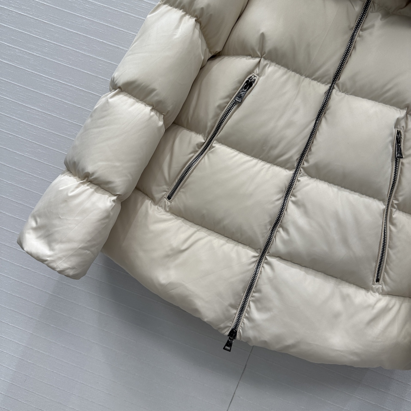 原单品质！Mo经典必入爆款Laichefur连帽羽绒服！定制狐狸🦊毛毛大毛领可拆卸！五金配件所有细节处理