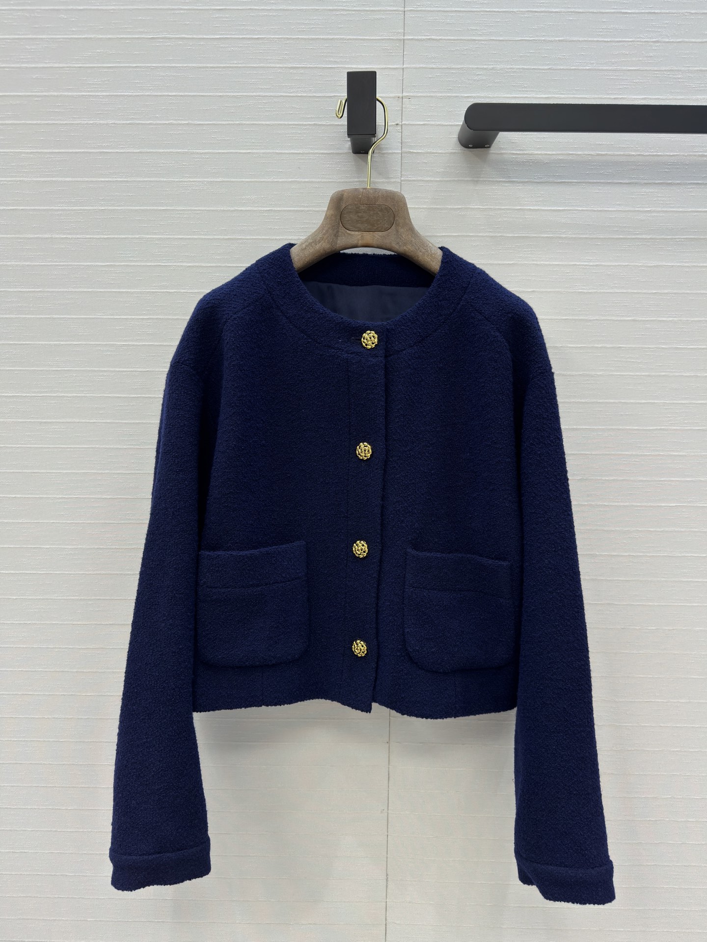 Veste en Laine Texturée à Coupe Courte avec Boutons Décoratifs