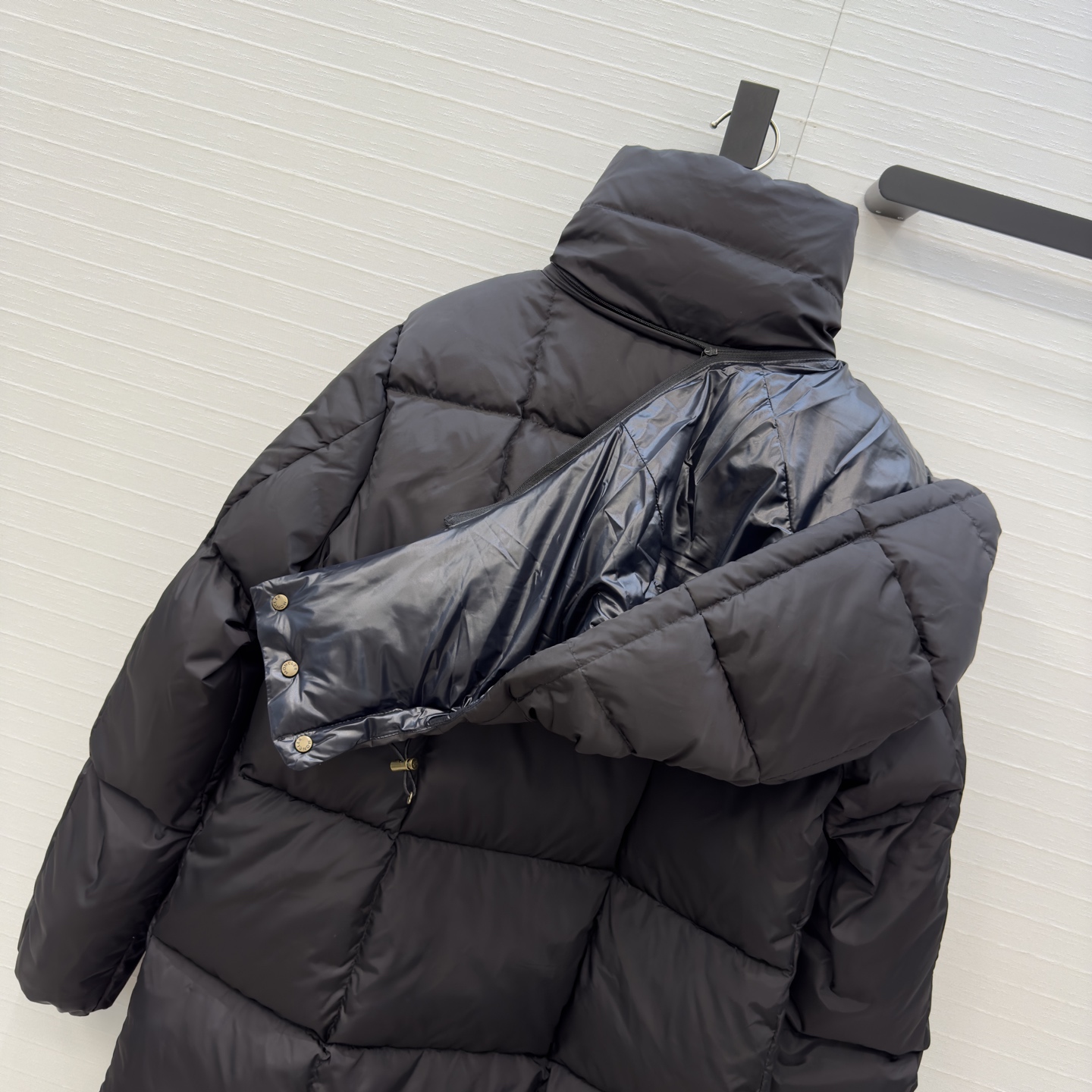 高端原单品质❤️Mo秋冬必入！经典Litte中长款羽绒服！简约廓形中长款设计及膝长度不挑个高，豆腐块面包