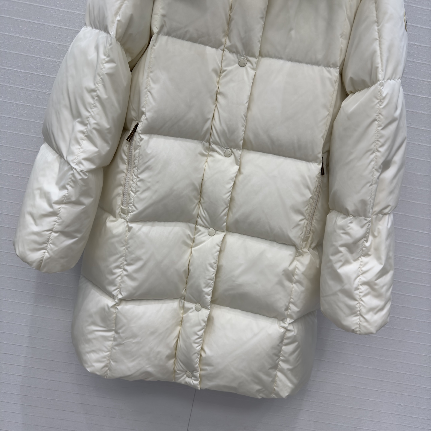 高端原单品质❤️Mo秋冬必入！经典Litte中长款羽绒服！简约廓形中长款设计及膝长度不挑个高，豆腐块面包